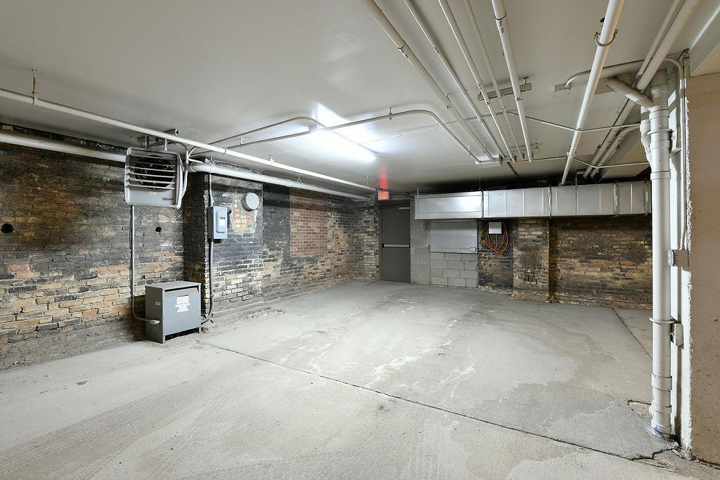 319 Broadway N 305 Property Photo 24