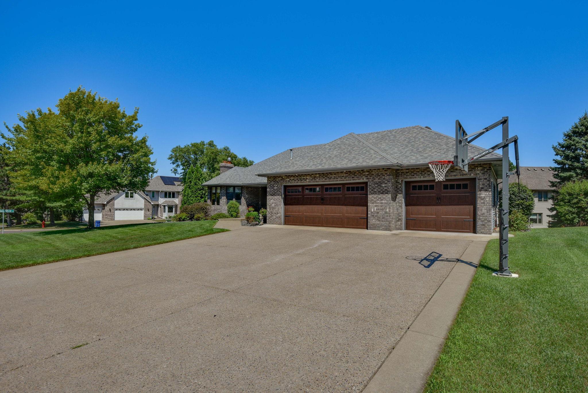 313 Wyndham Circle W Property Photo 3