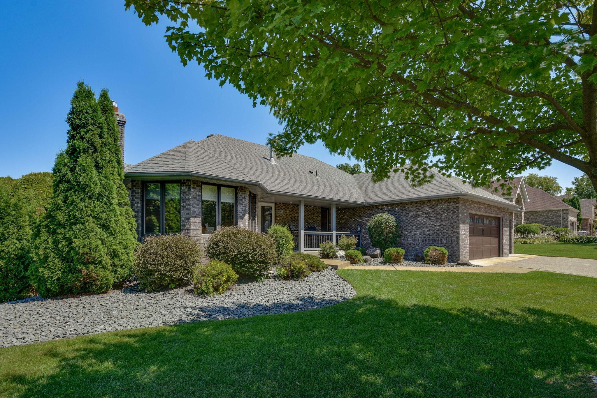 313 Wyndham Circle W Property Photo 5