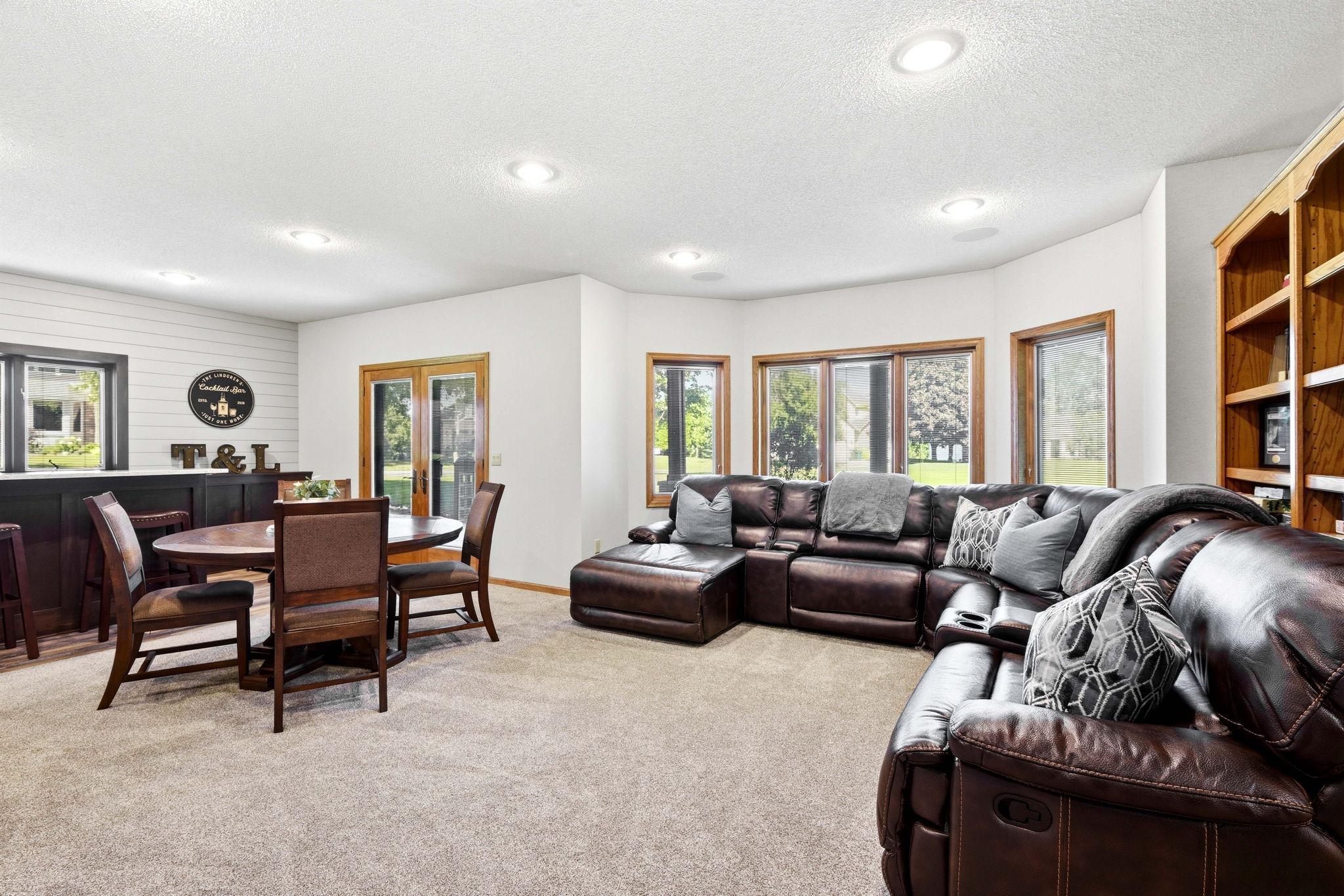 313 Wyndham Circle W Property Photo 34