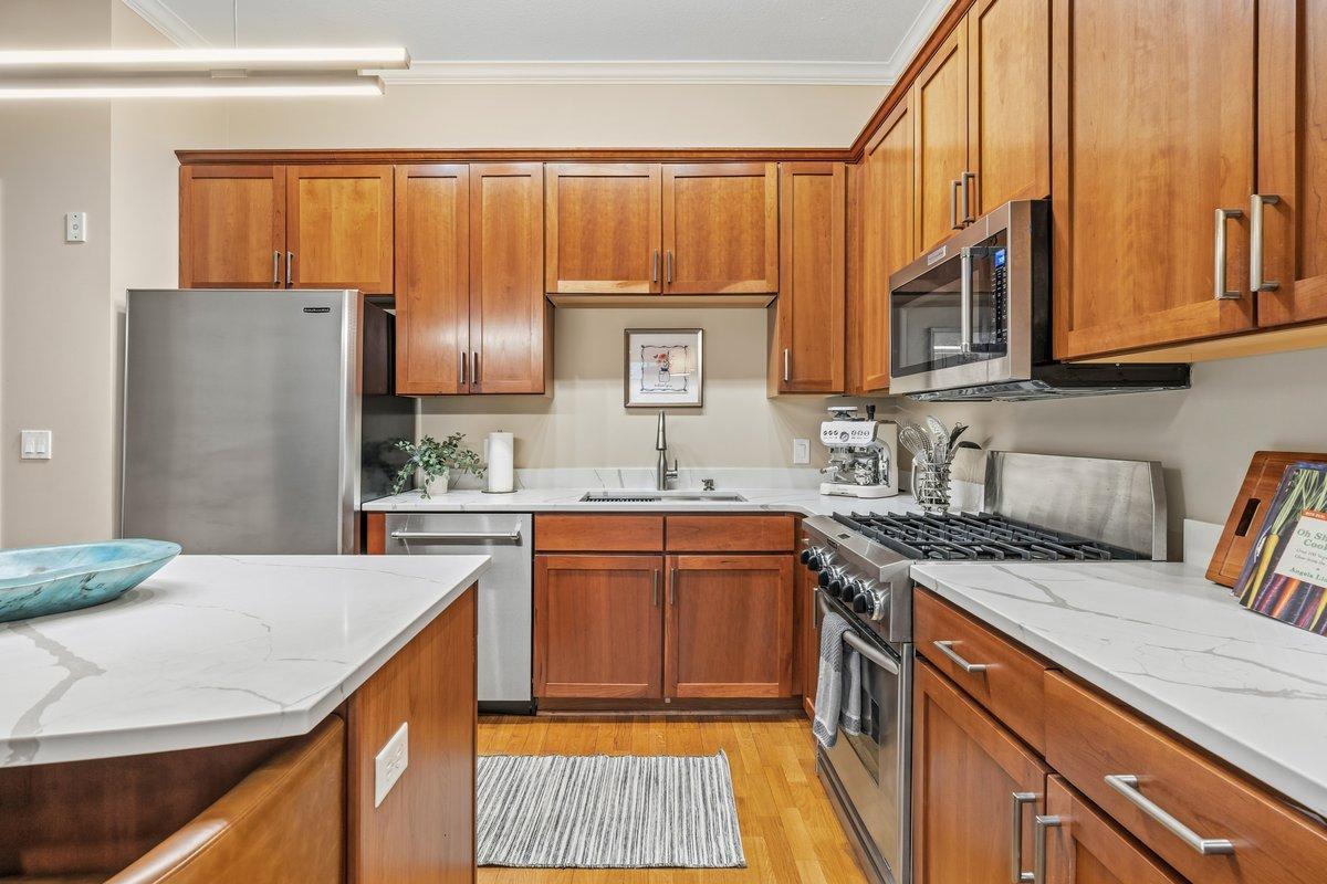 370 Marshall Avenue 102 Property Photo 3