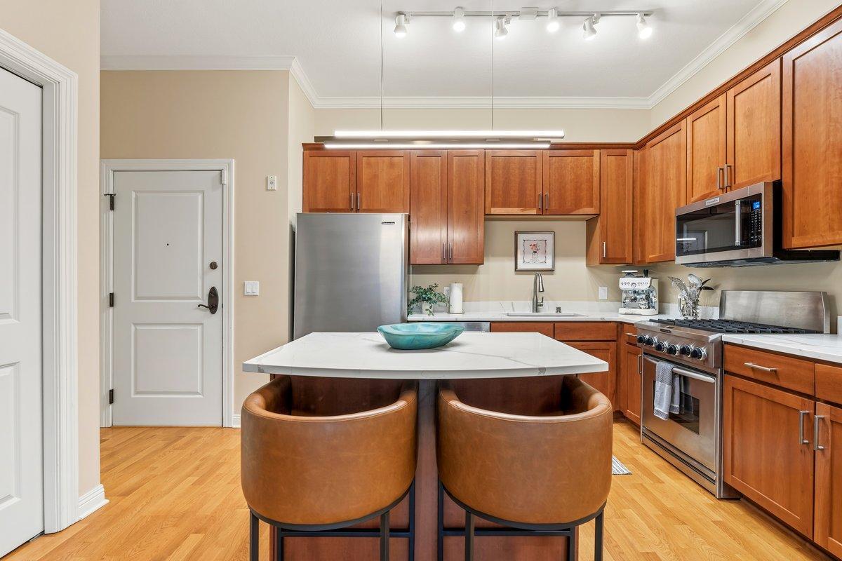 370 Marshall Avenue 102 Property Photo 6