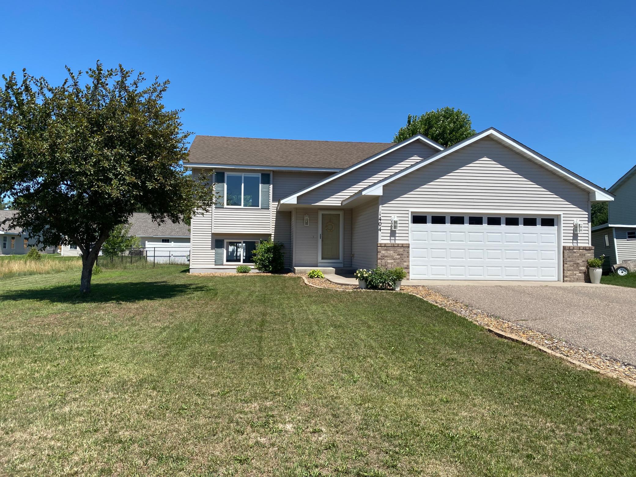 1404 Meadow View Drive Property Photo 1