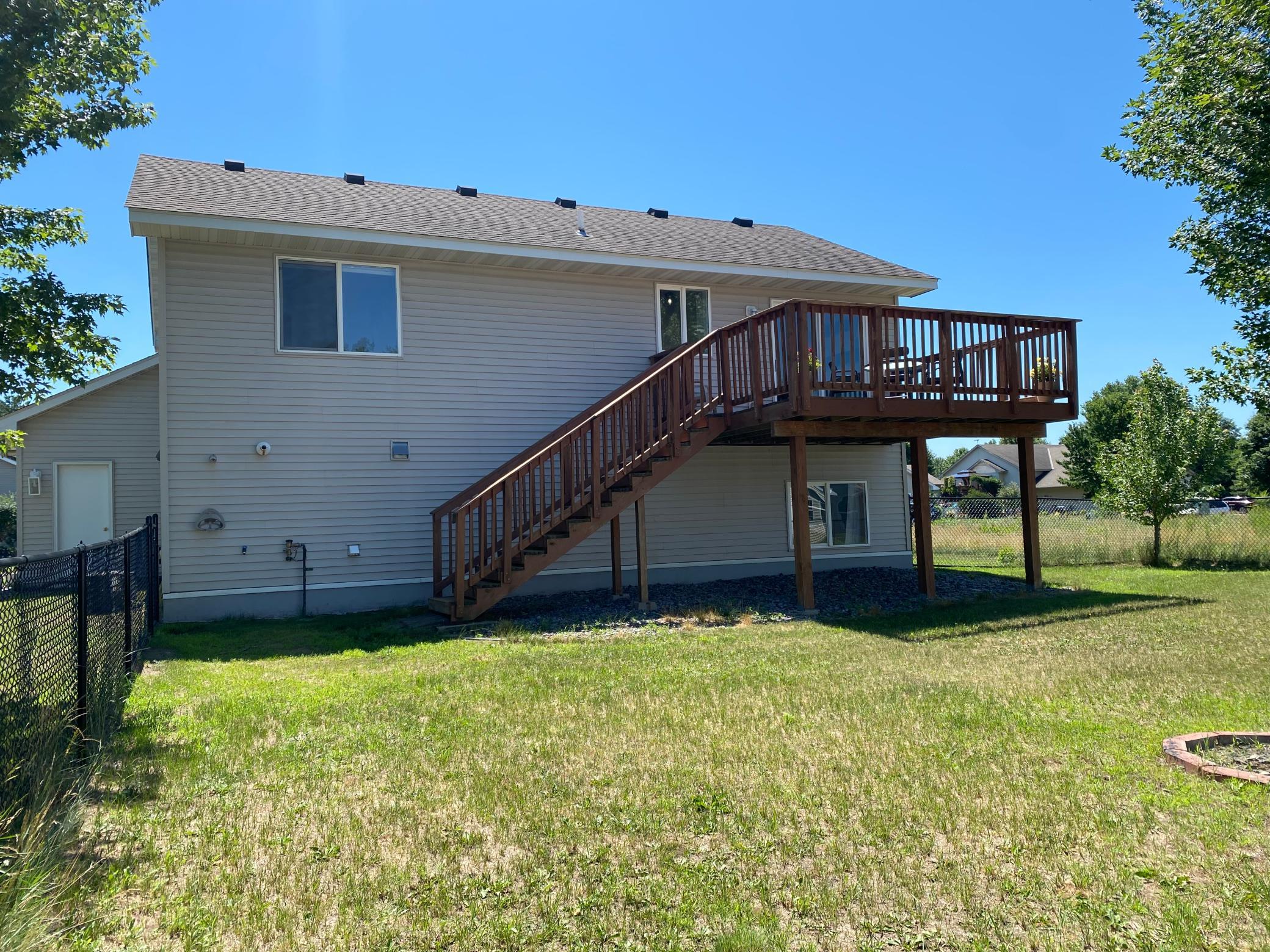 1404 Meadow View Drive Property Photo 2