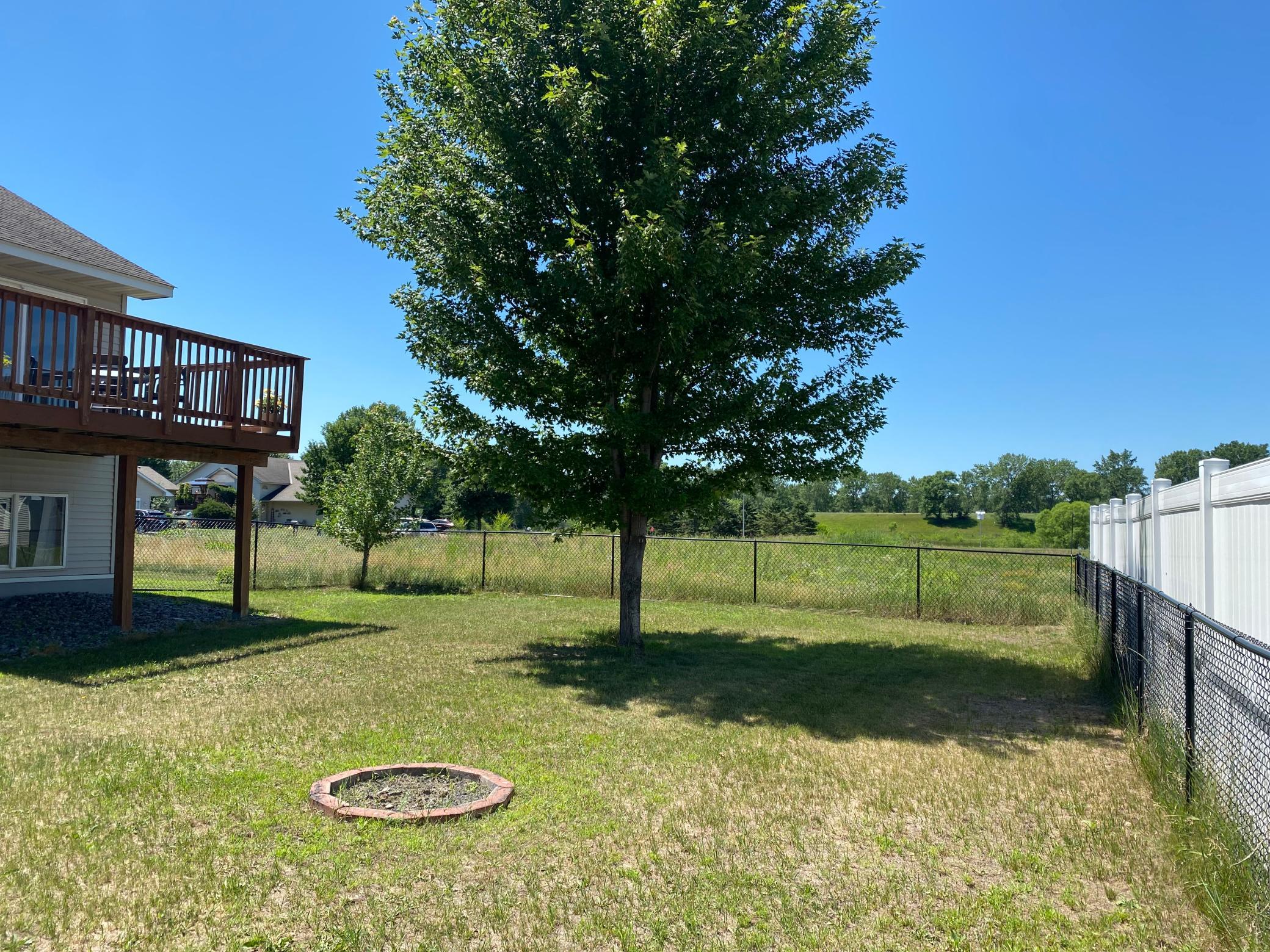 1404 Meadow View Drive Property Photo 4