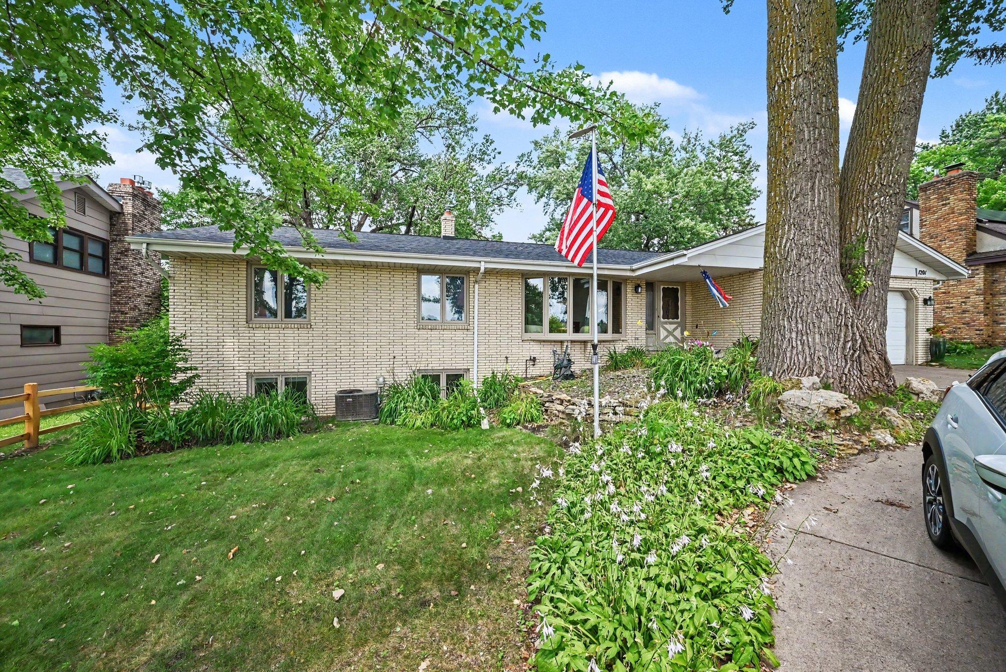 1201 County Road B2 W Property Photo 1