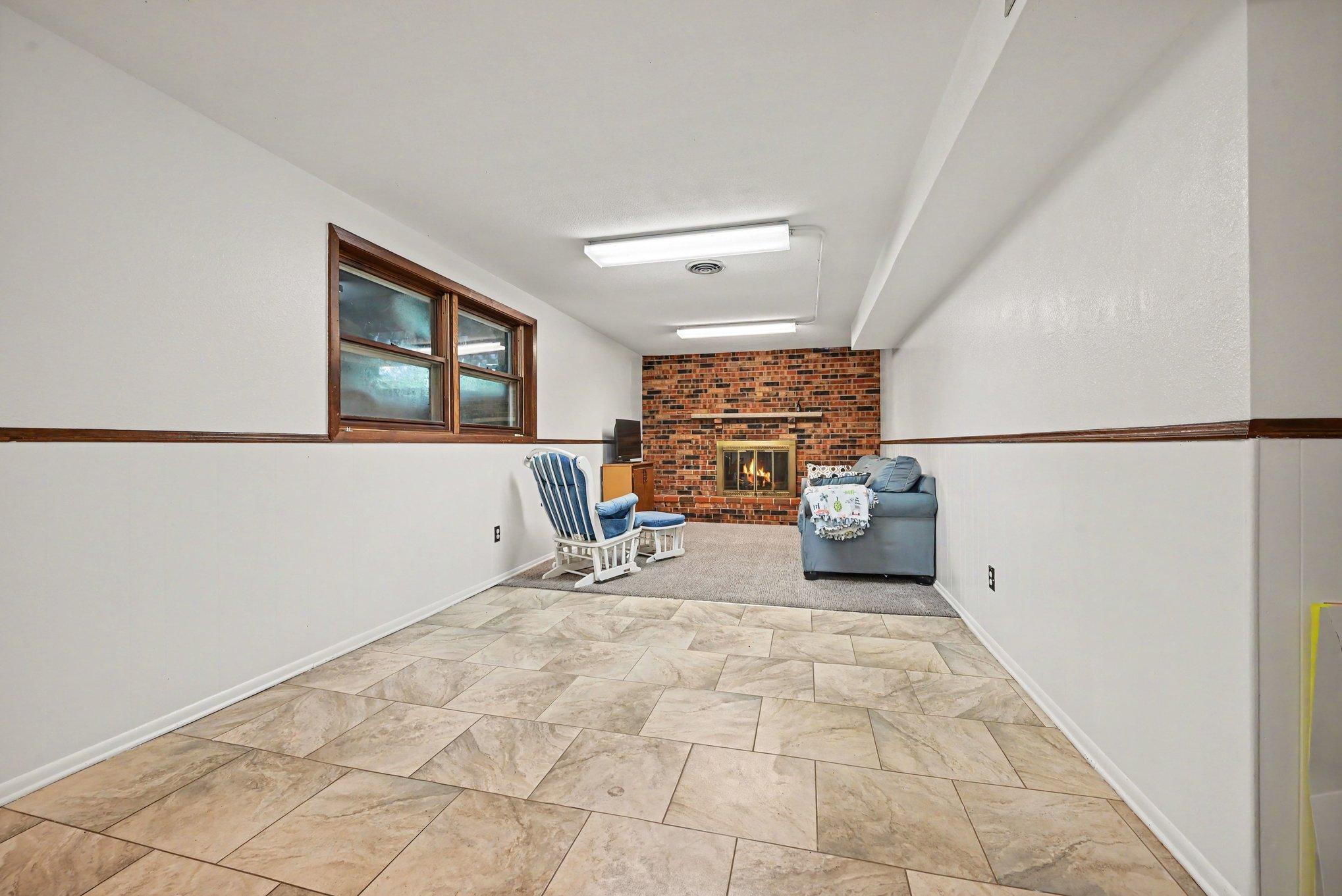 1201 County Road B2 W Property Photo 15