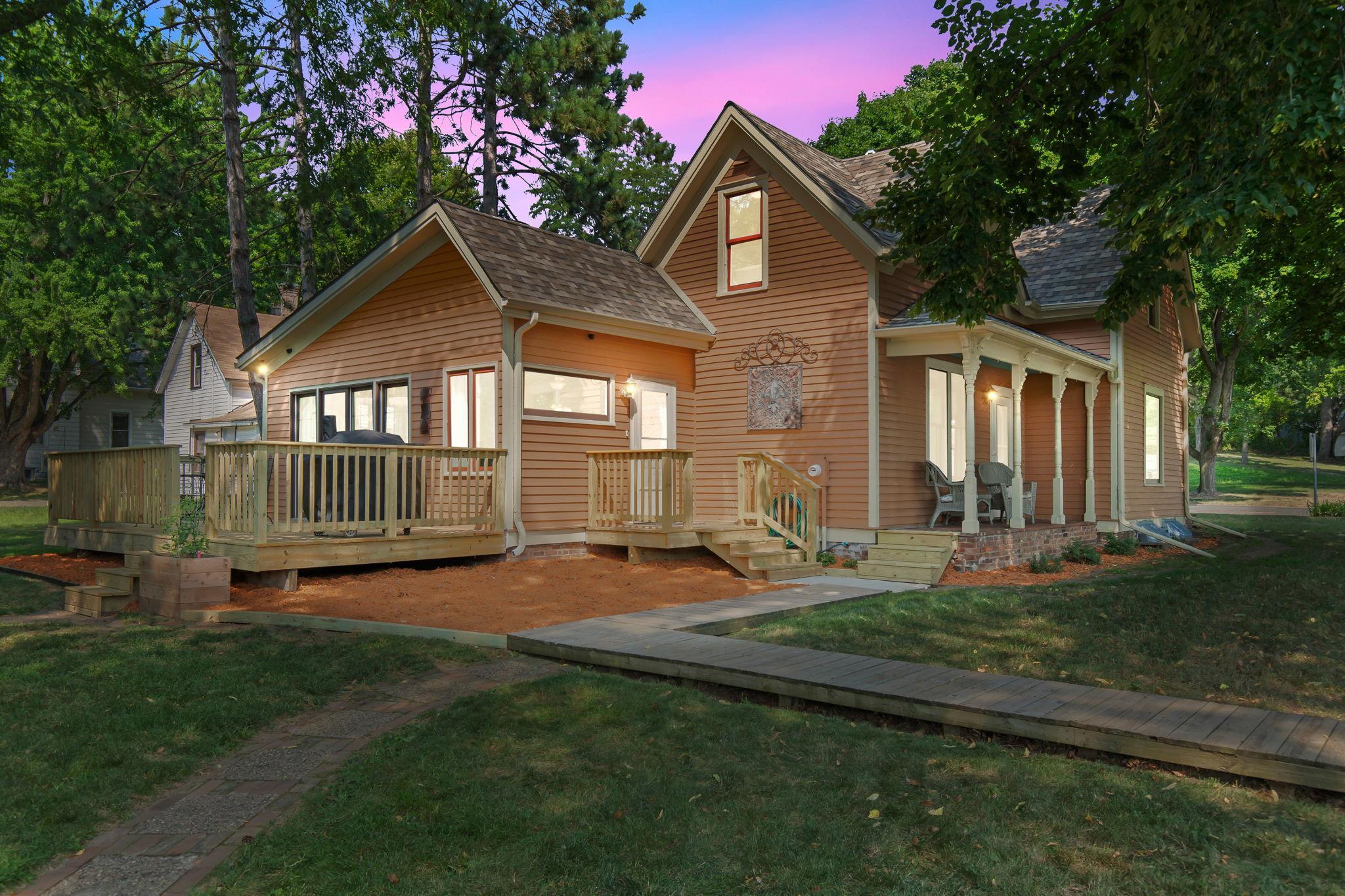 1221 10th Street E Property Photo 1