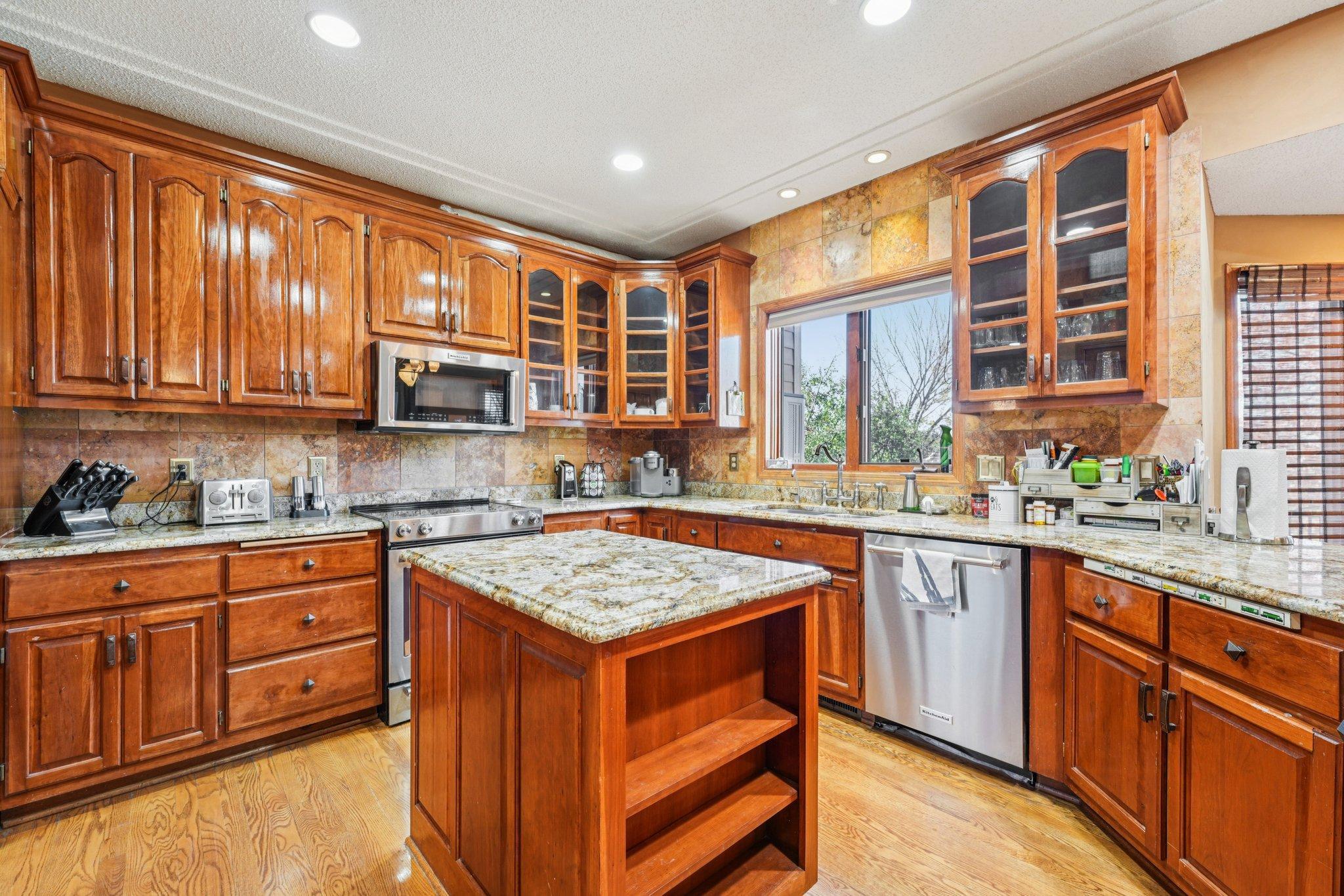 18685 Highview Avenue Property Photo 11