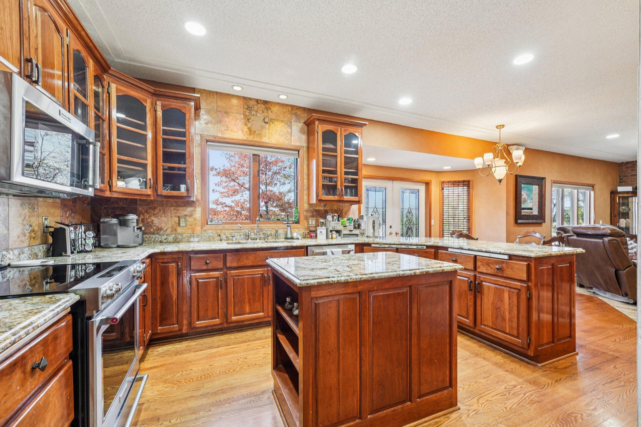 18685 Highview Avenue Property Photo 12