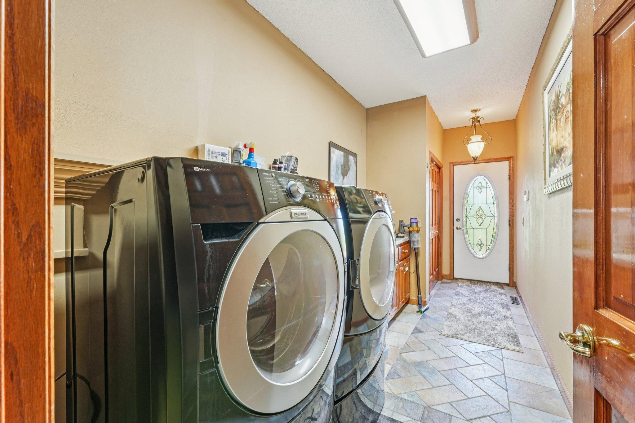 18685 Highview Avenue Property Photo 13
