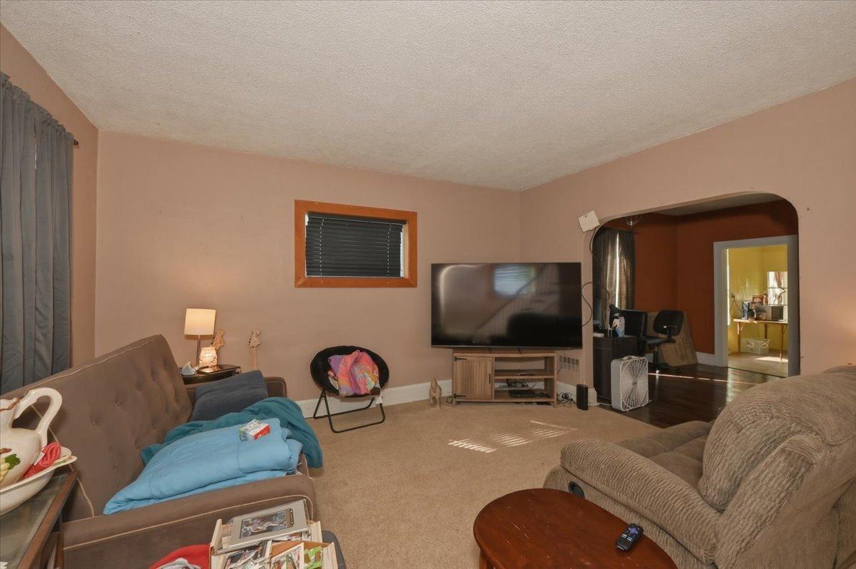 2114 E 6th Street Property Photo 5