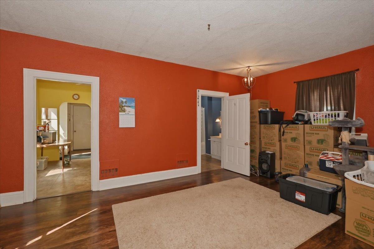2114 E 6th Street Property Photo 7