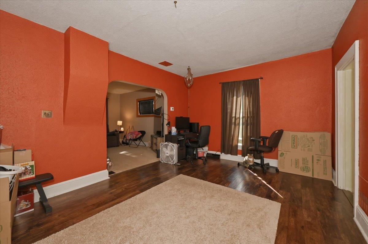 2114 E 6th Street Property Photo 8