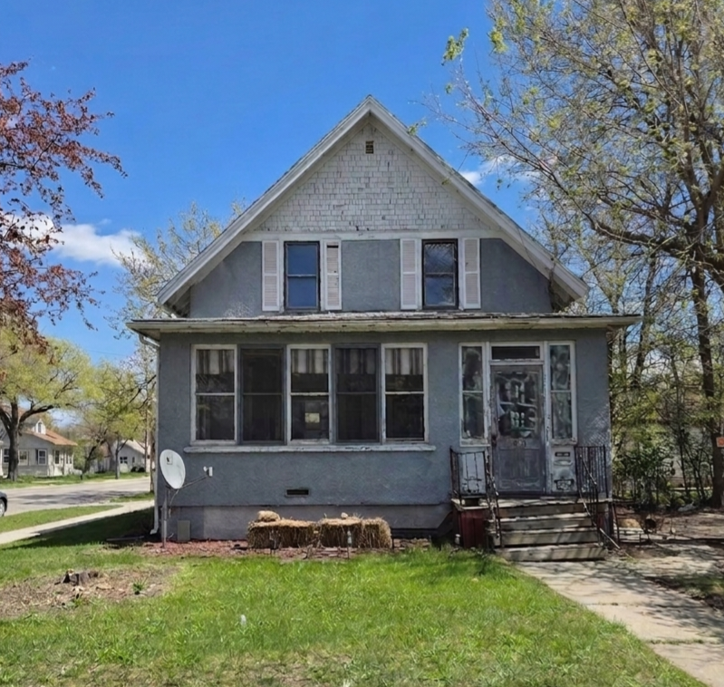 609 10th Street N Property Photo 1