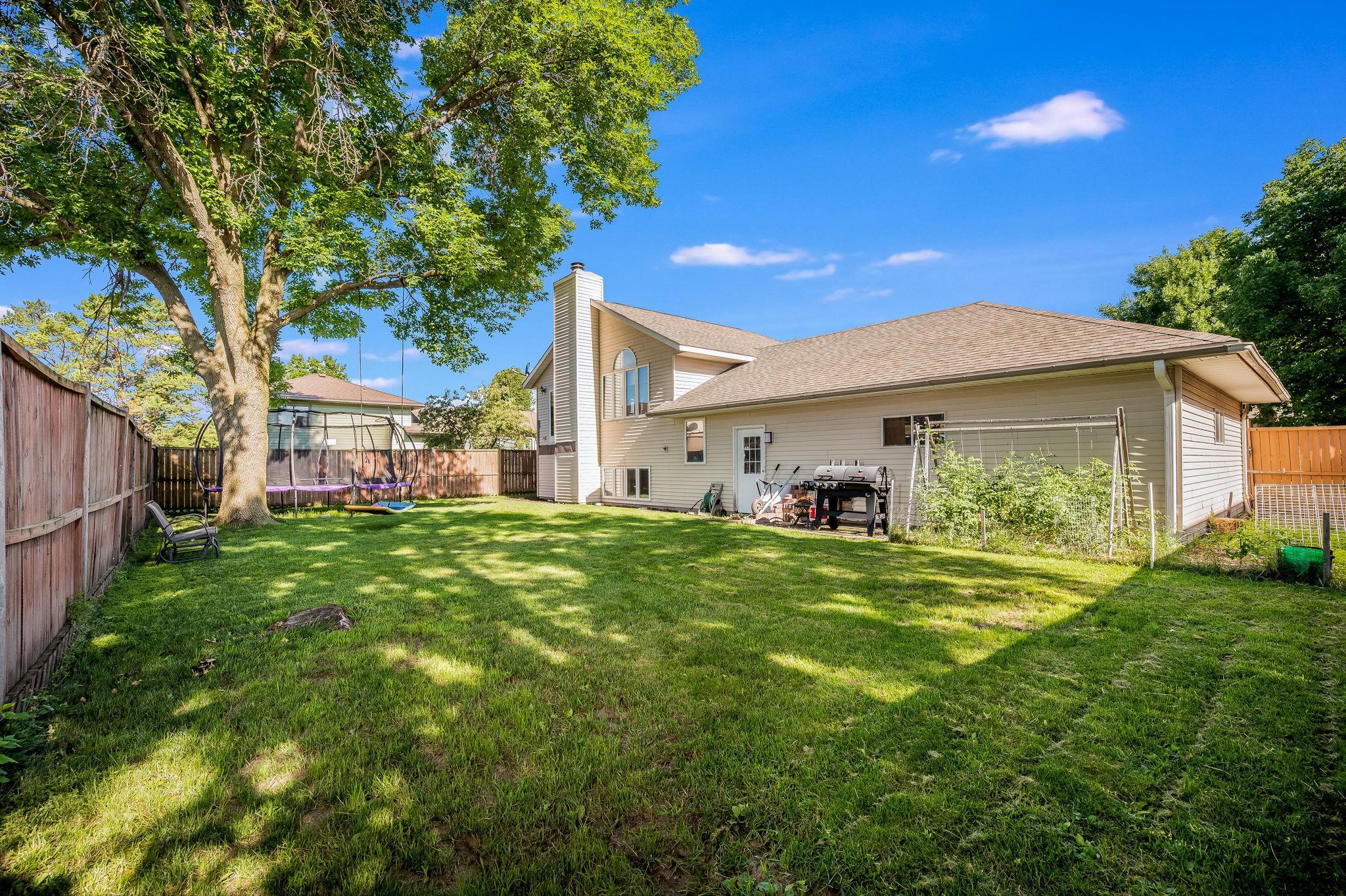 1735 Orchid Drive N Property Photo 6