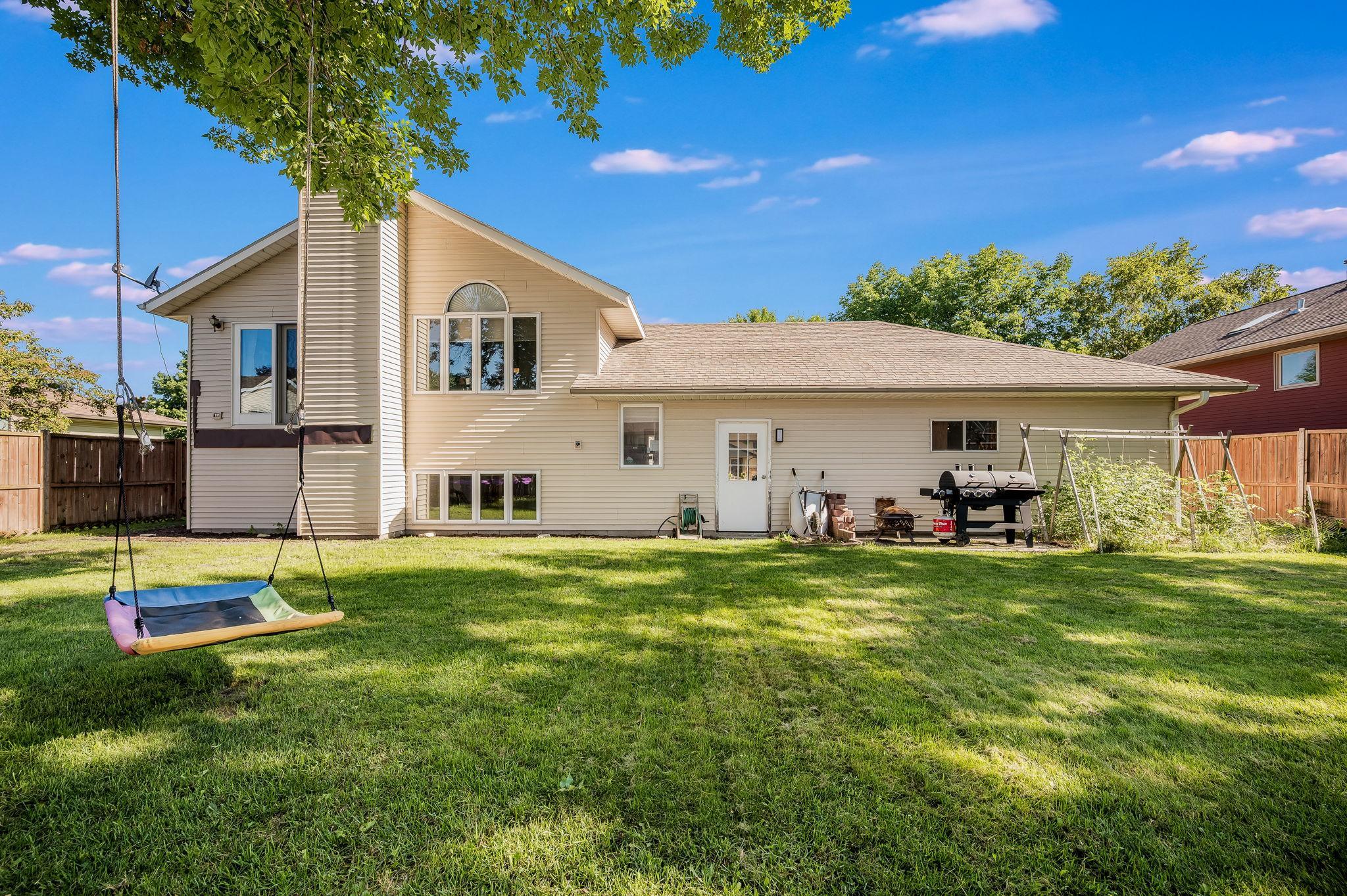 1735 Orchid Drive N Property Photo 8