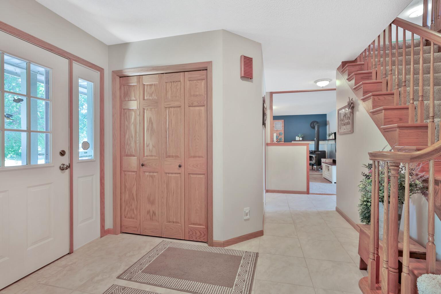 987 Demont Avenue E Property Photo 7