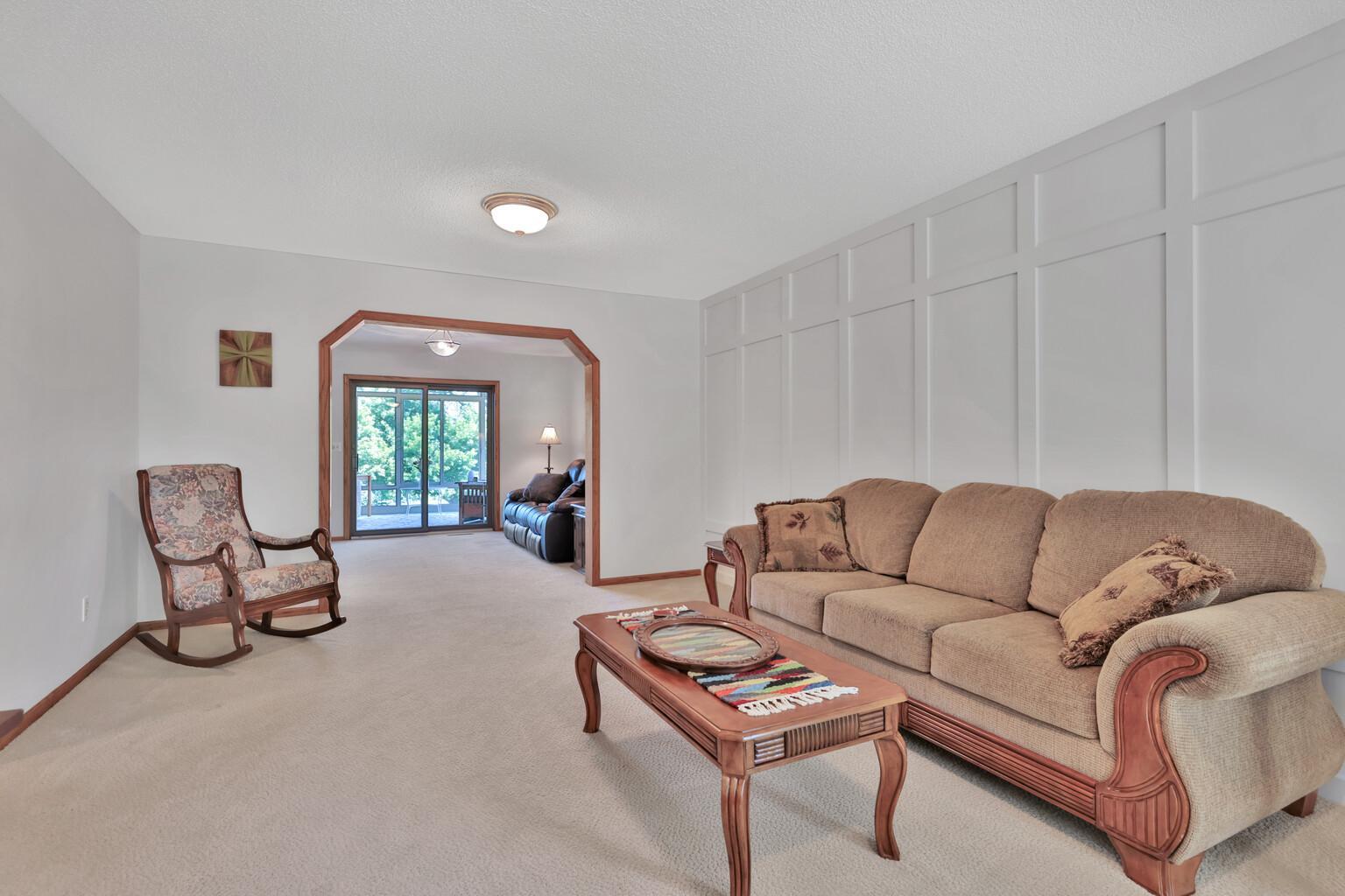 987 Demont Avenue E Property Photo 8