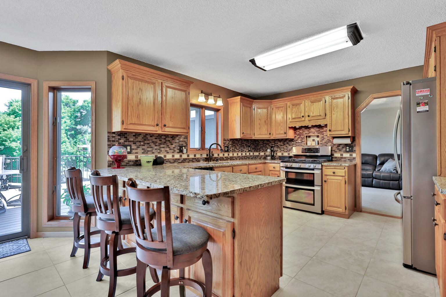 987 Demont Avenue E Property Photo 12