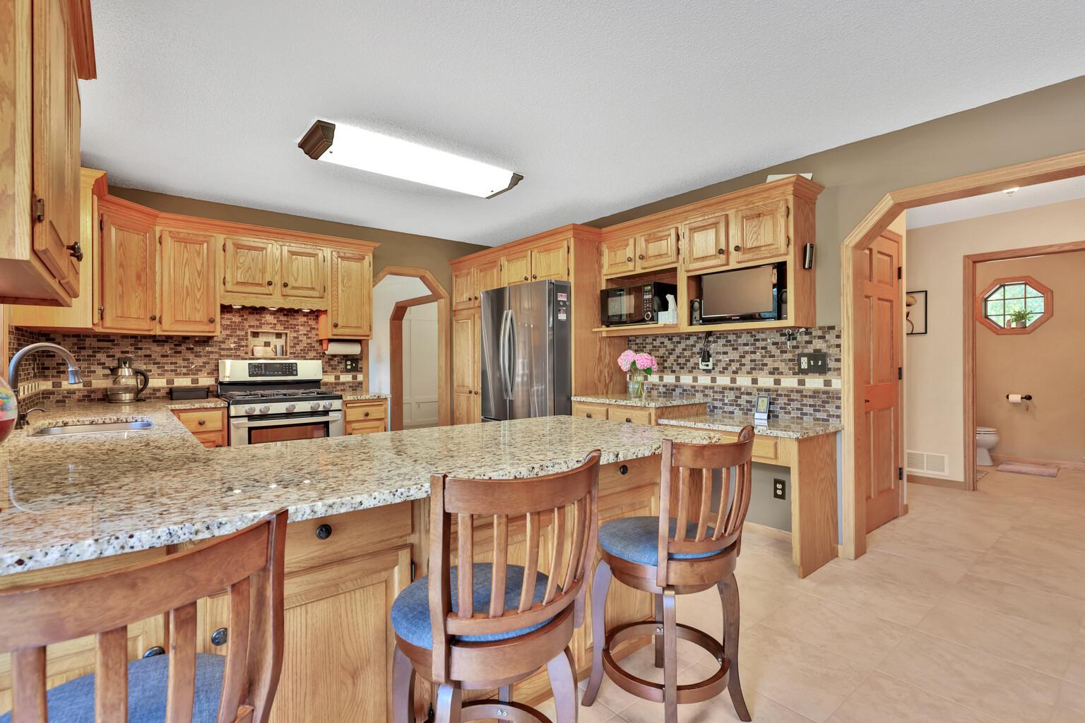 987 Demont Avenue E Property Photo 13
