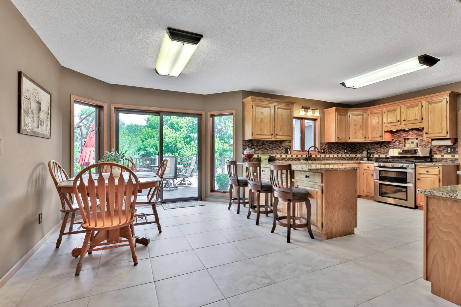 987 Demont Avenue E Property Photo 14