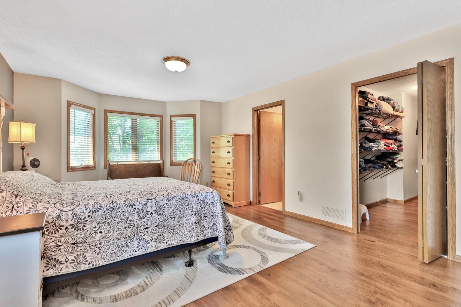 987 Demont Avenue E Property Photo 20