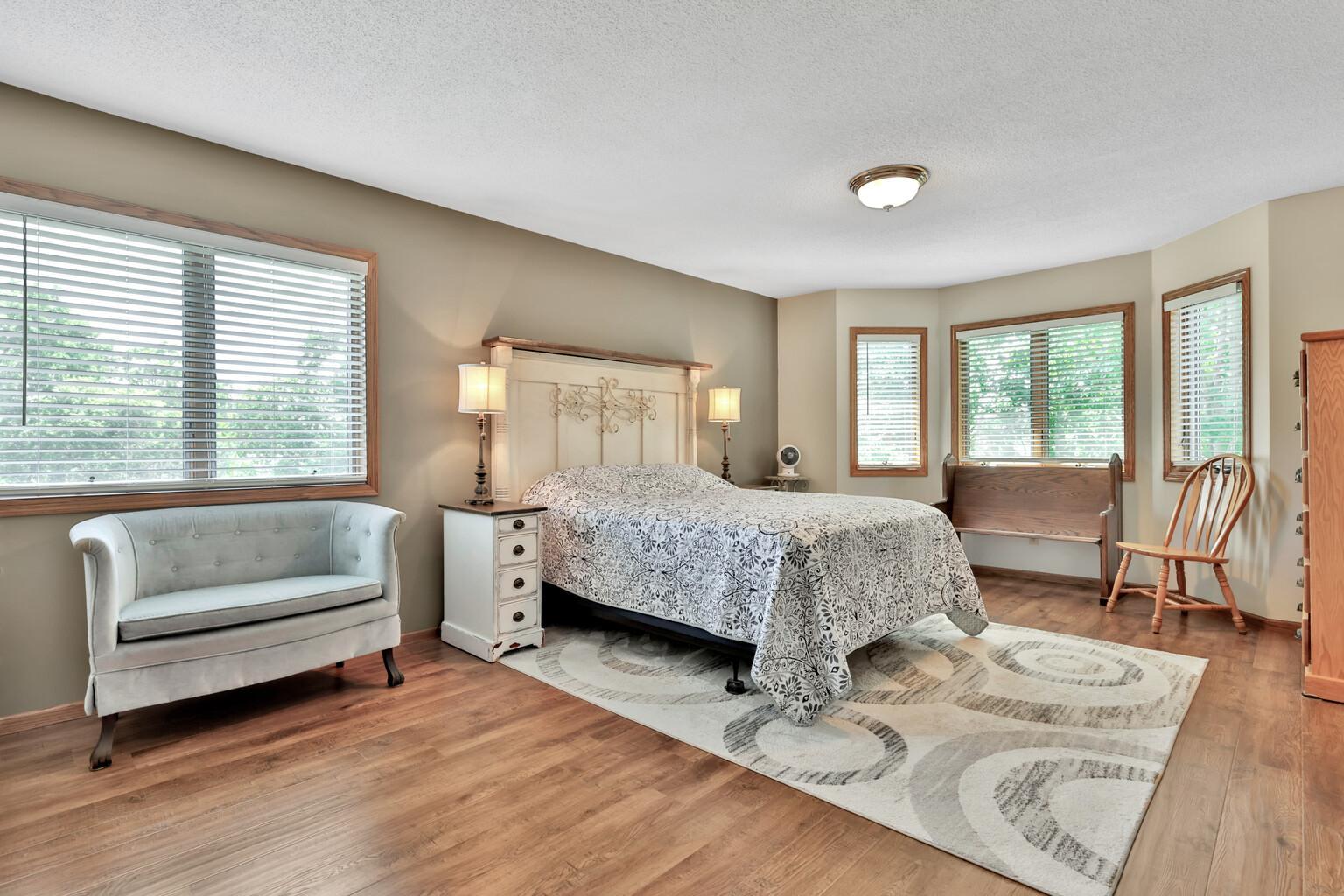 987 Demont Avenue E Property Photo 21