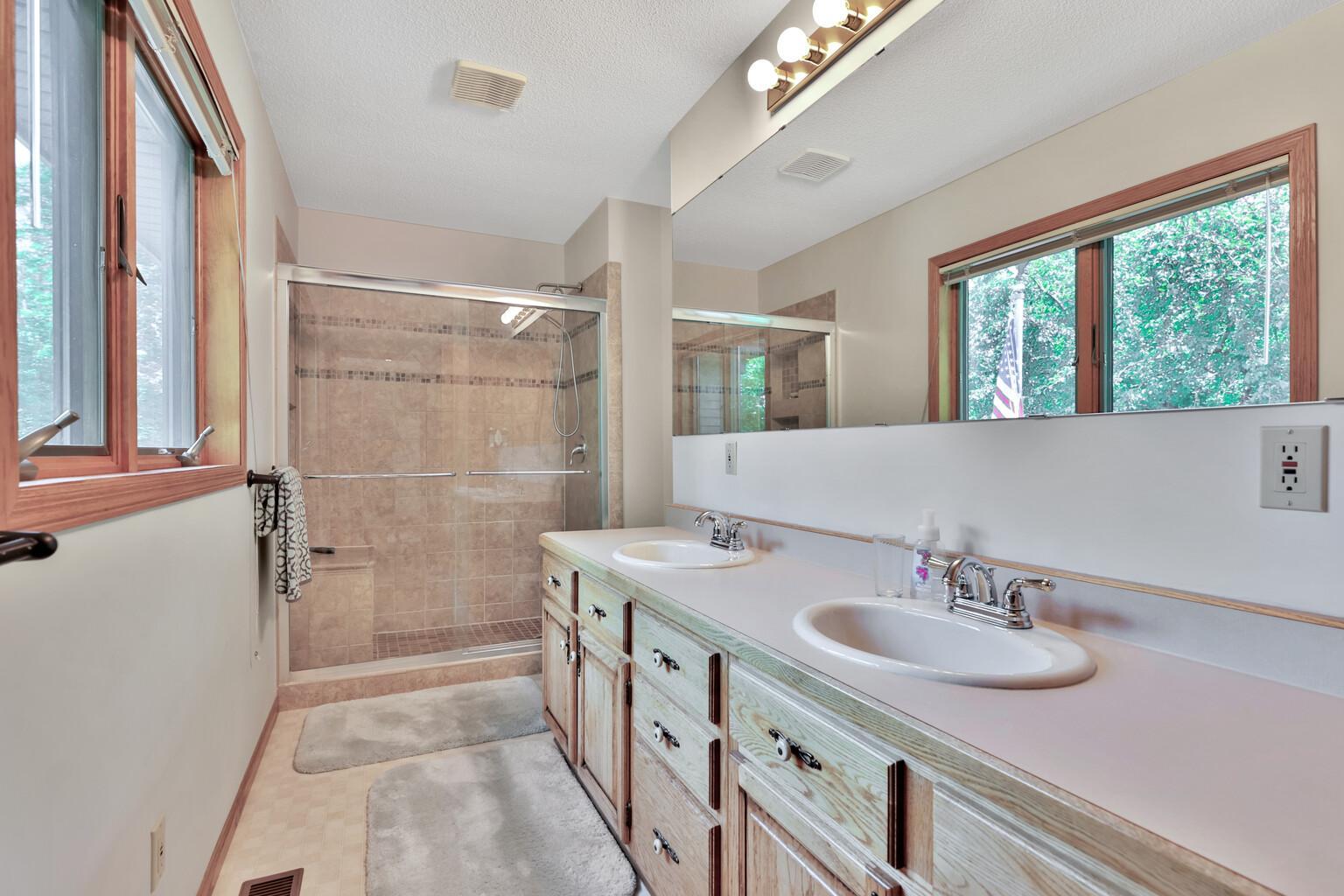 987 Demont Avenue E Property Photo 22