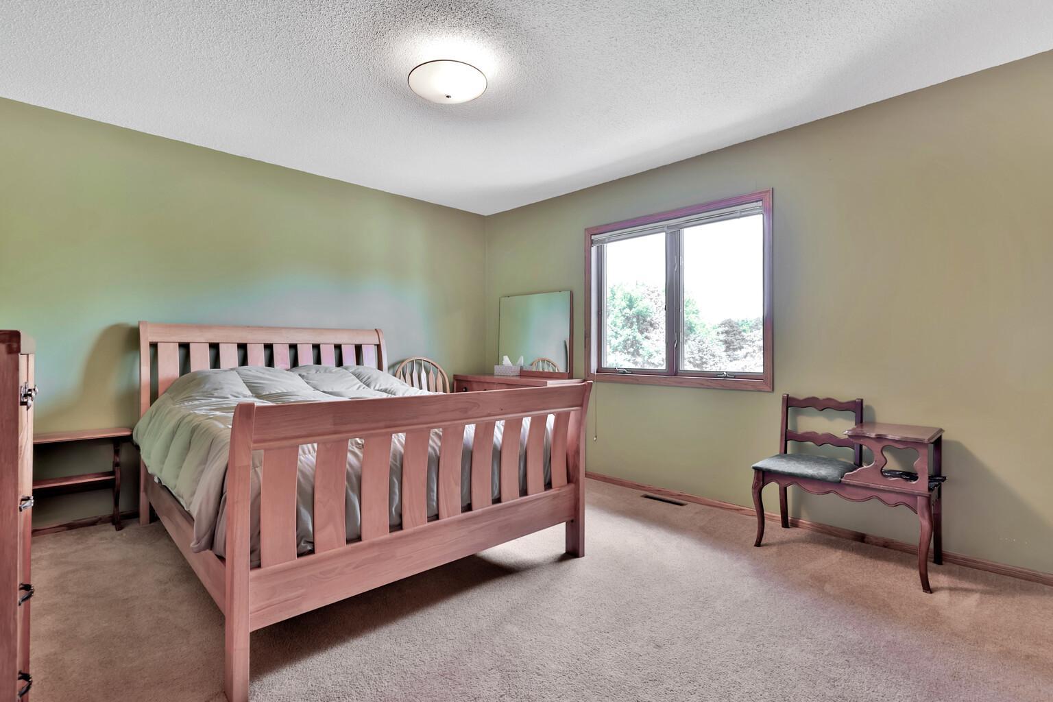 987 Demont Avenue E Property Photo 23