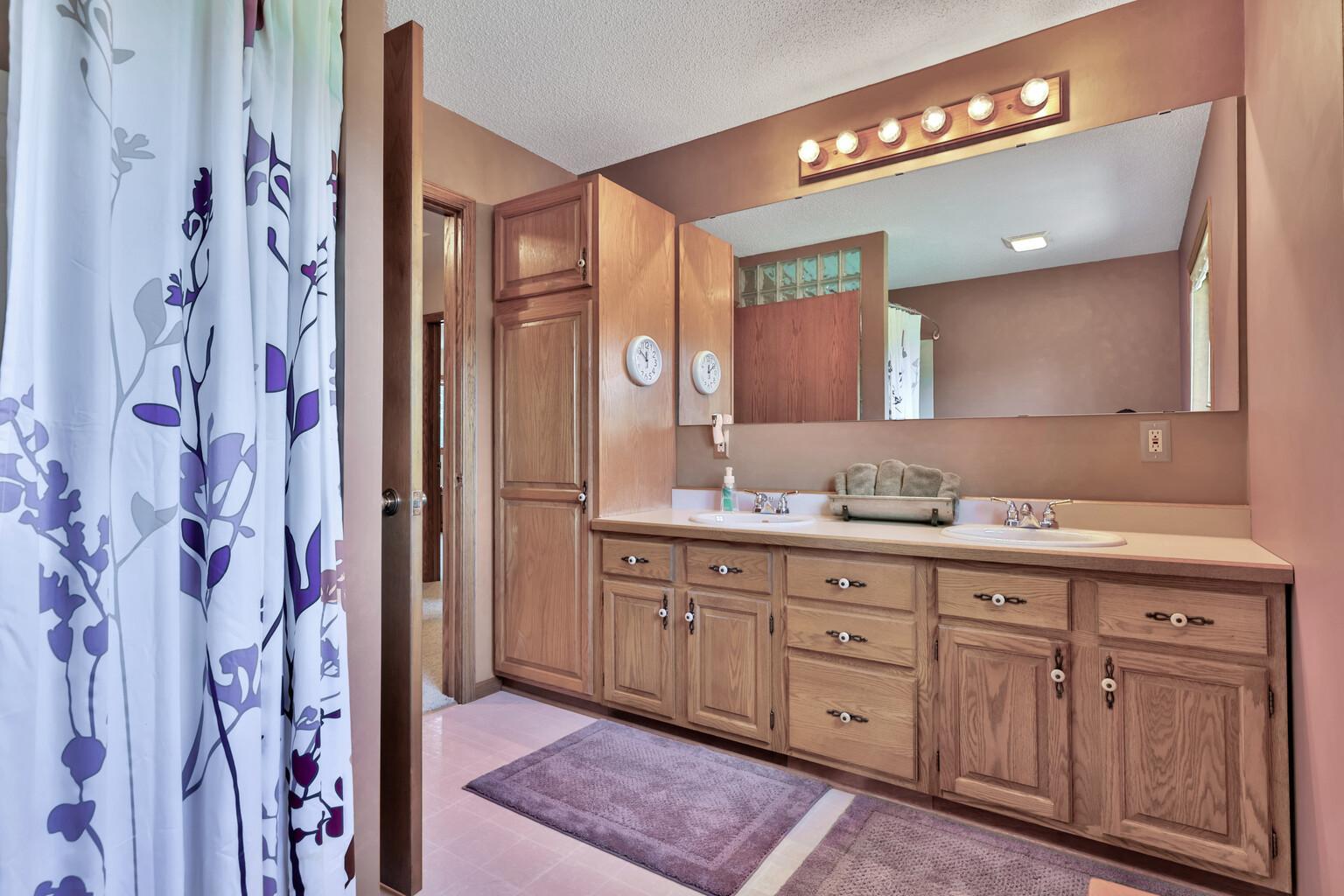 987 Demont Avenue E Property Photo 25