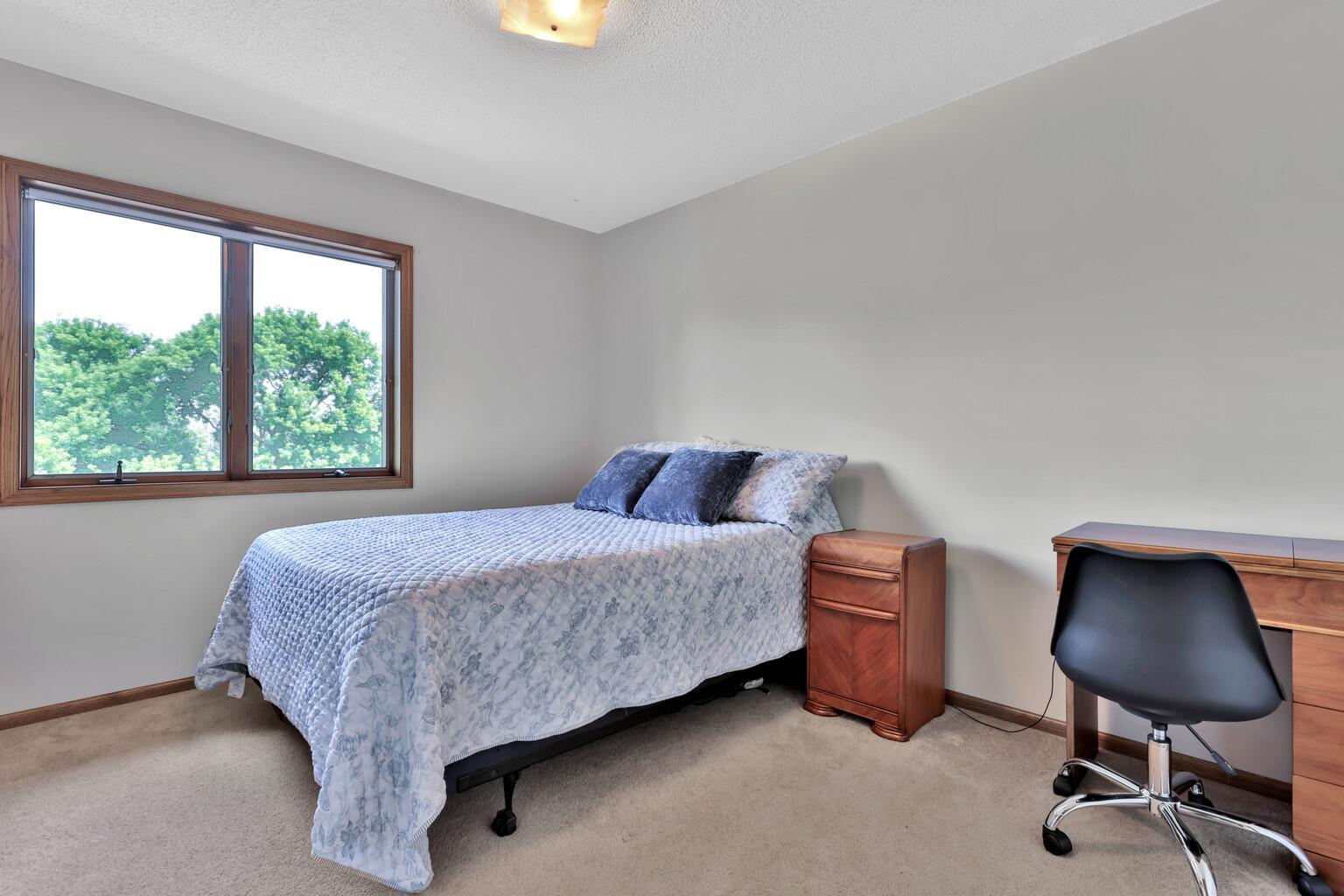 987 Demont Avenue E Property Photo 26