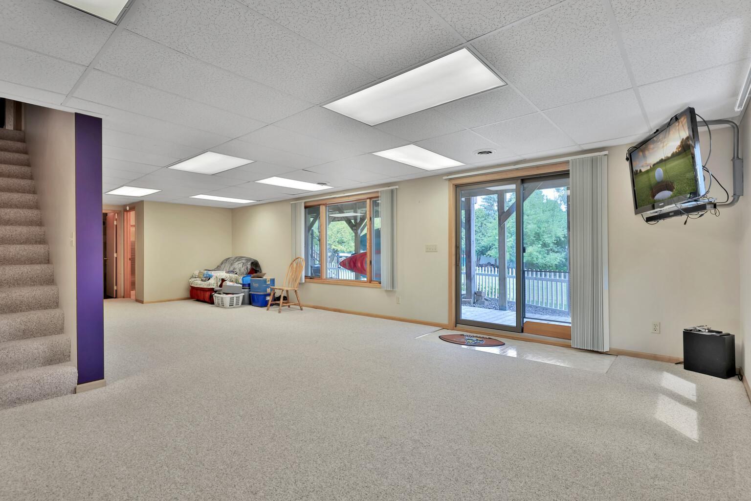987 Demont Avenue E Property Photo 28