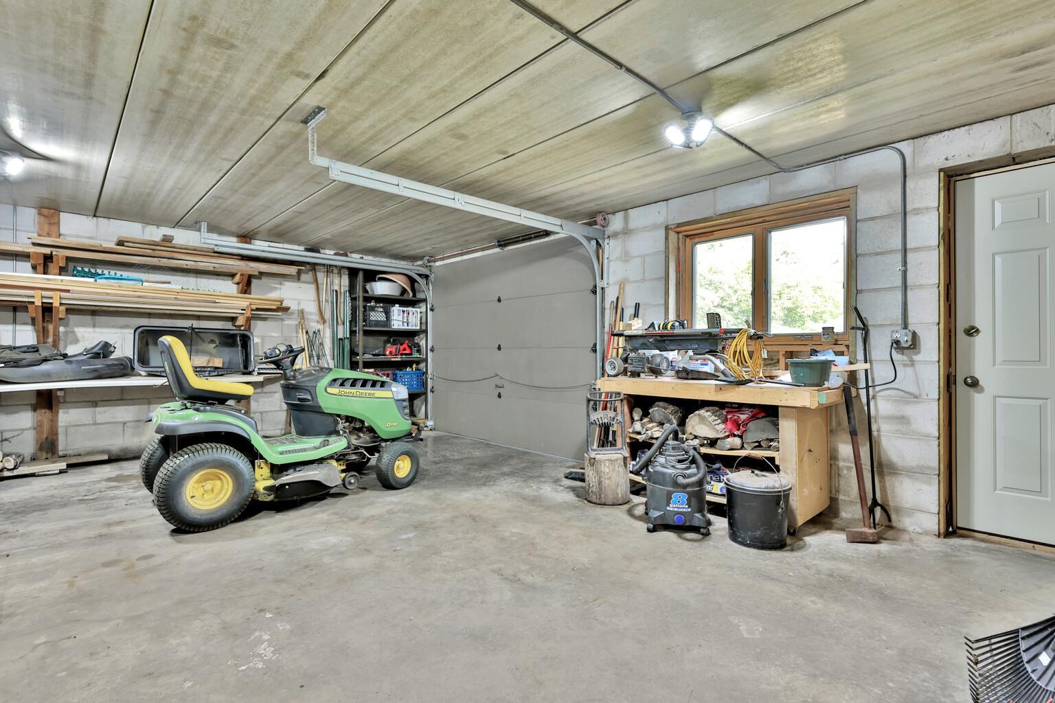 987 Demont Avenue E Property Photo 34