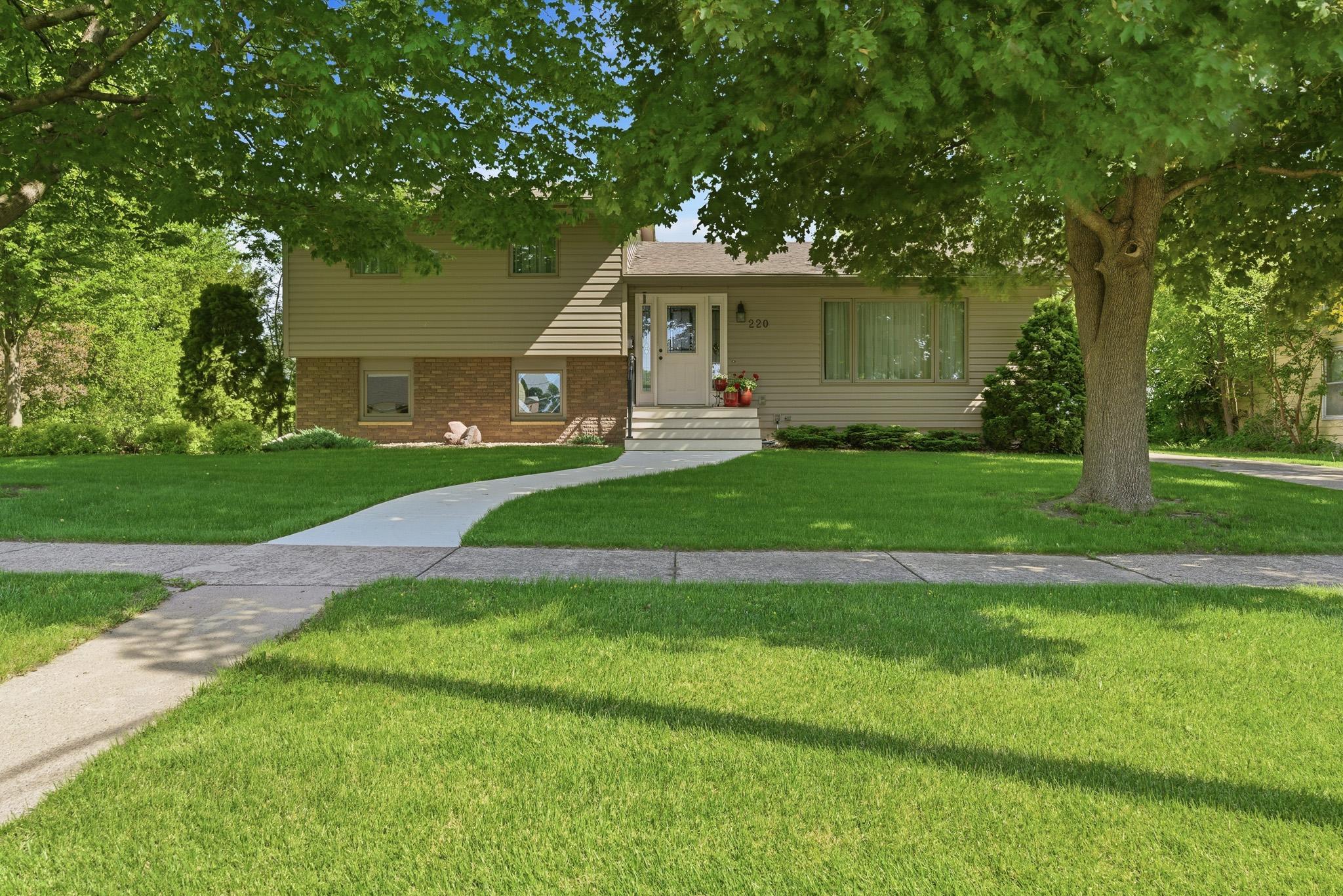 220 North Street E Property Photo 1
