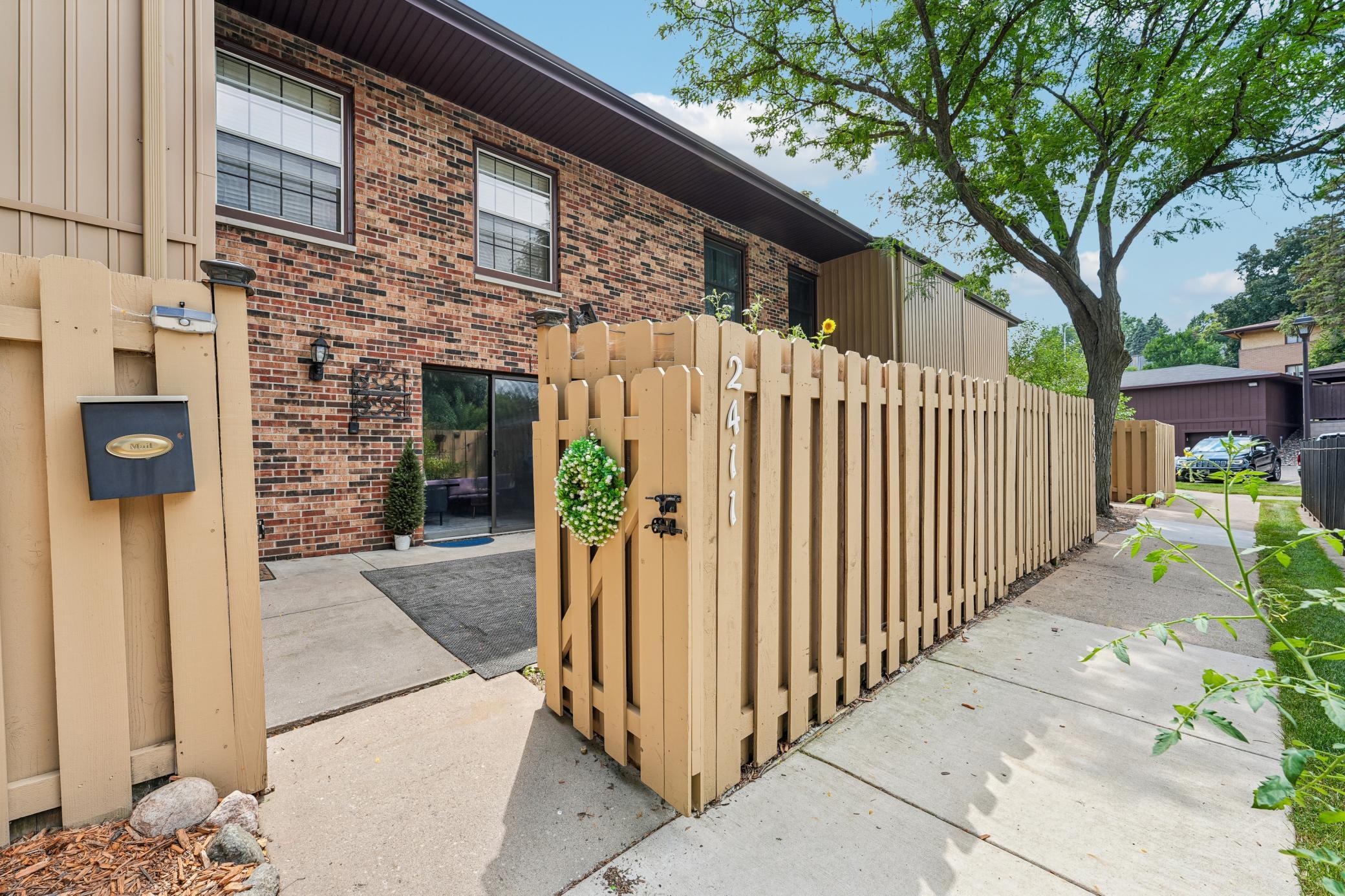 2411 Unity Avenue N Property Photo 6