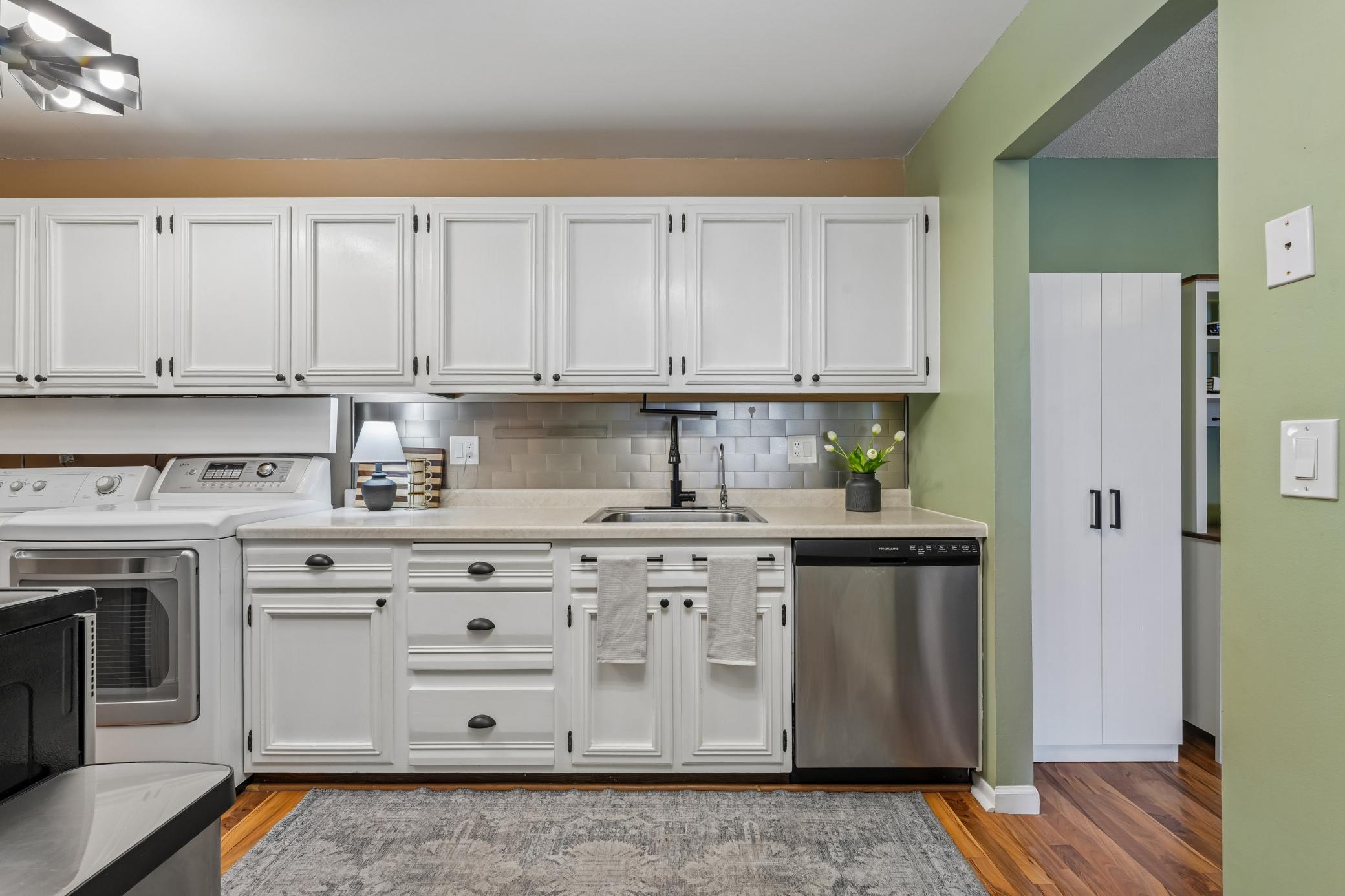 2411 Unity Avenue N Property Photo 12