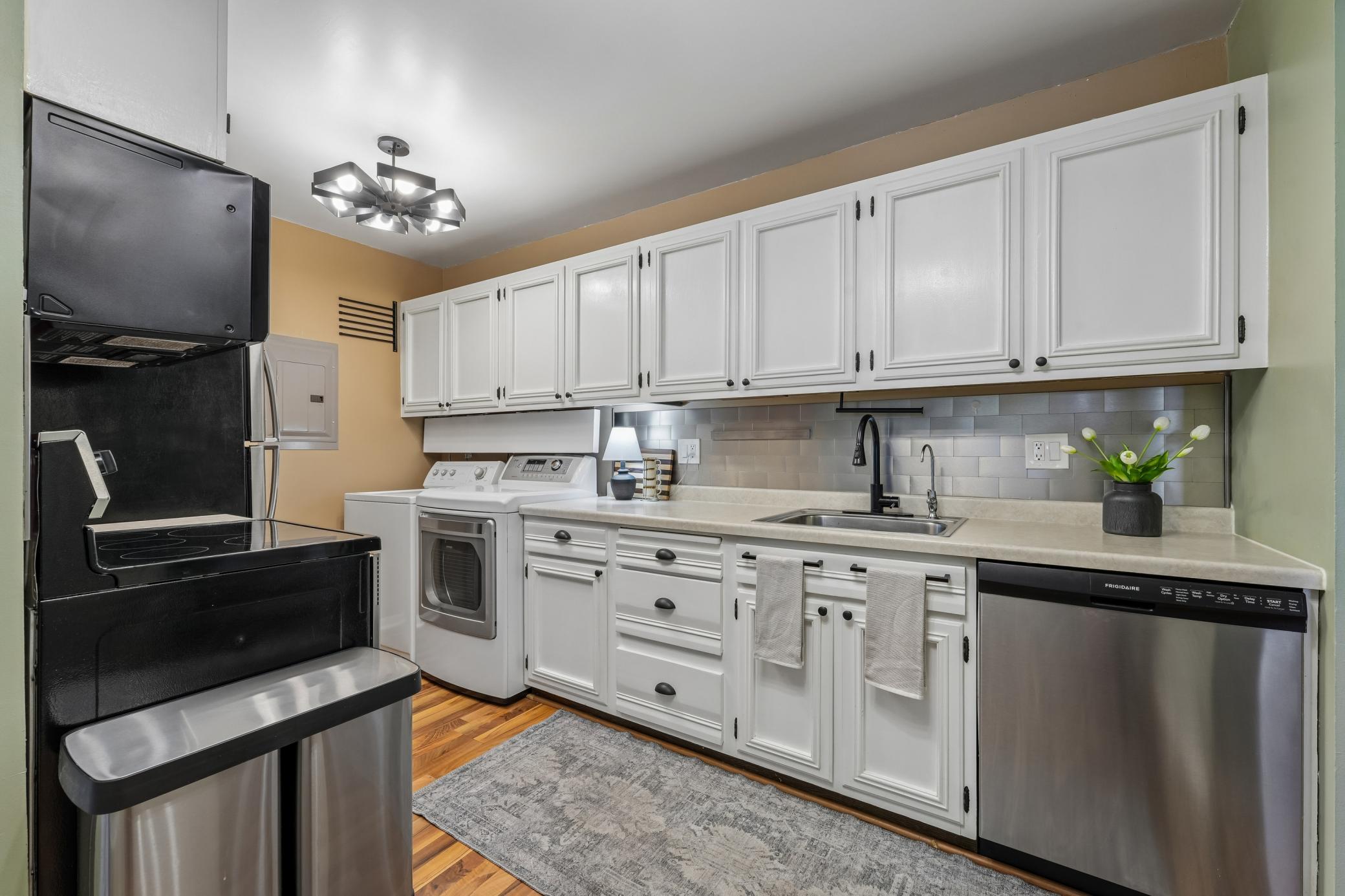 2411 Unity Avenue N Property Photo 13