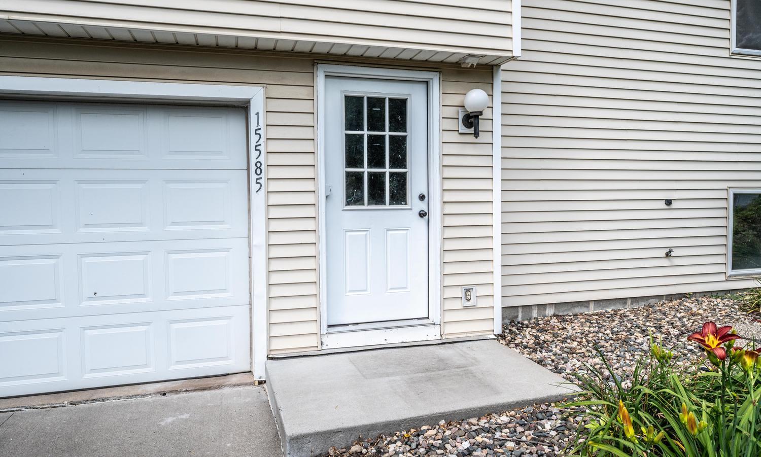 15585 Cornell Trail Property Photo 4