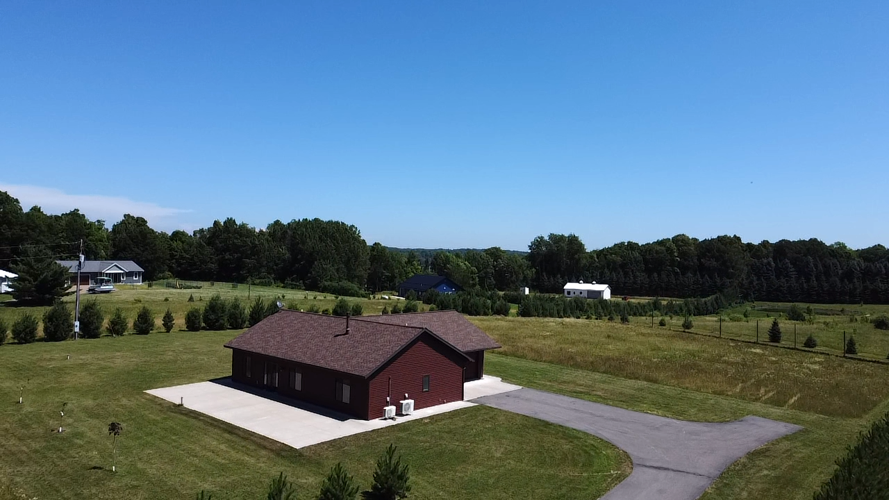 36812 Deer Street Property Photo 4