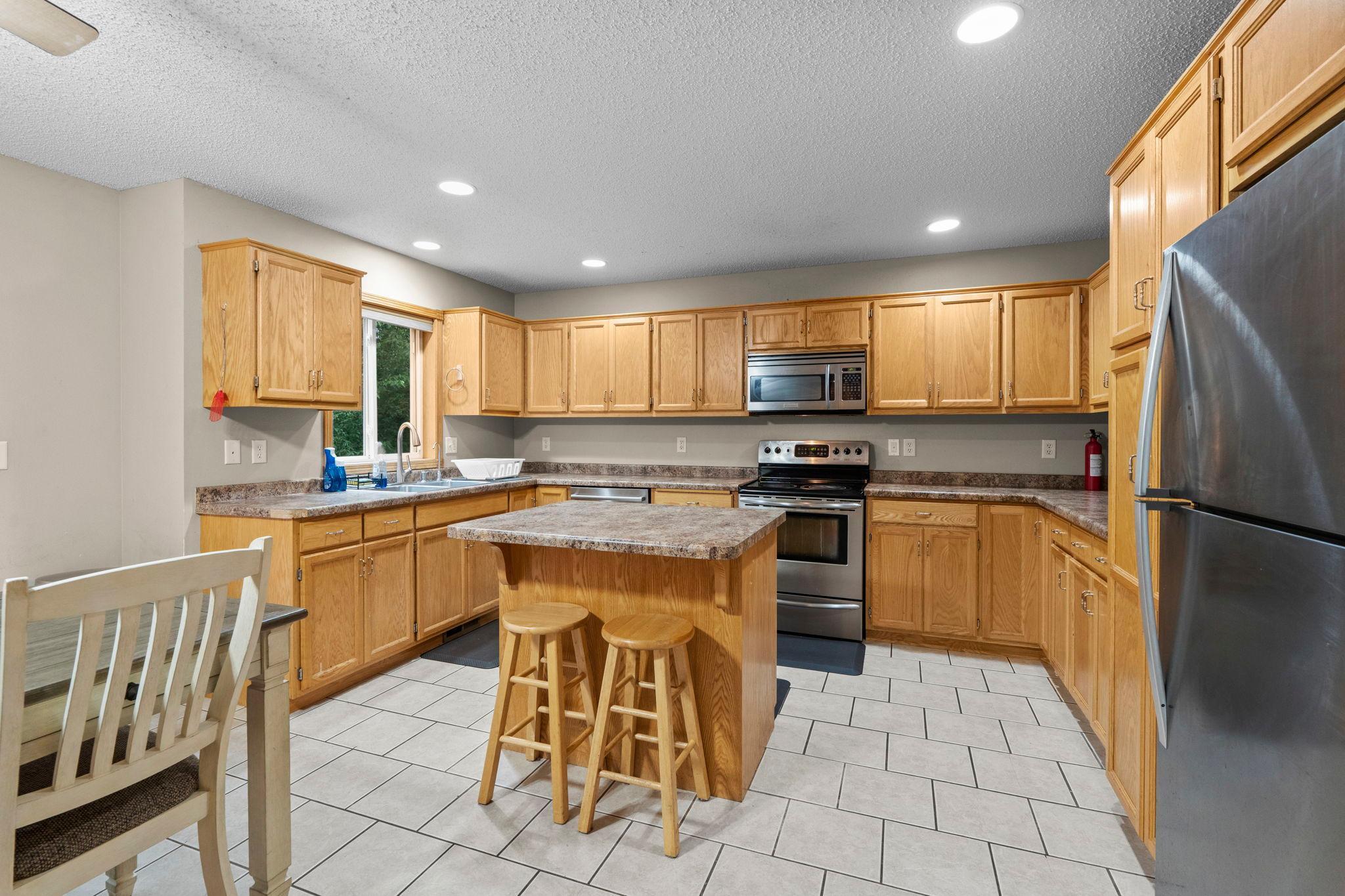 929 4th Avenue E Property Photo 5