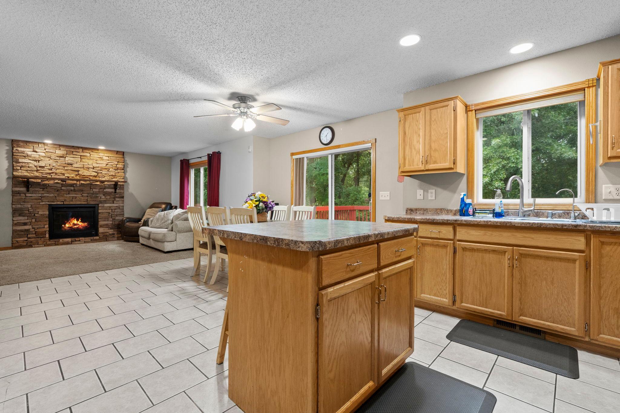 929 4th Avenue E Property Photo 6