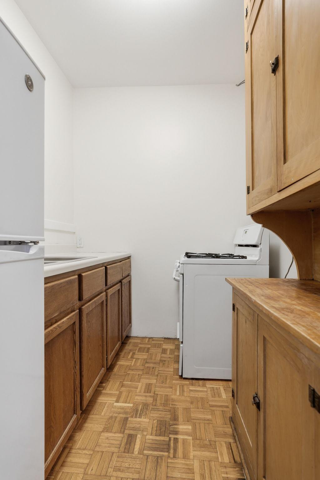 220 E 19th Street 208 Property Photo 4