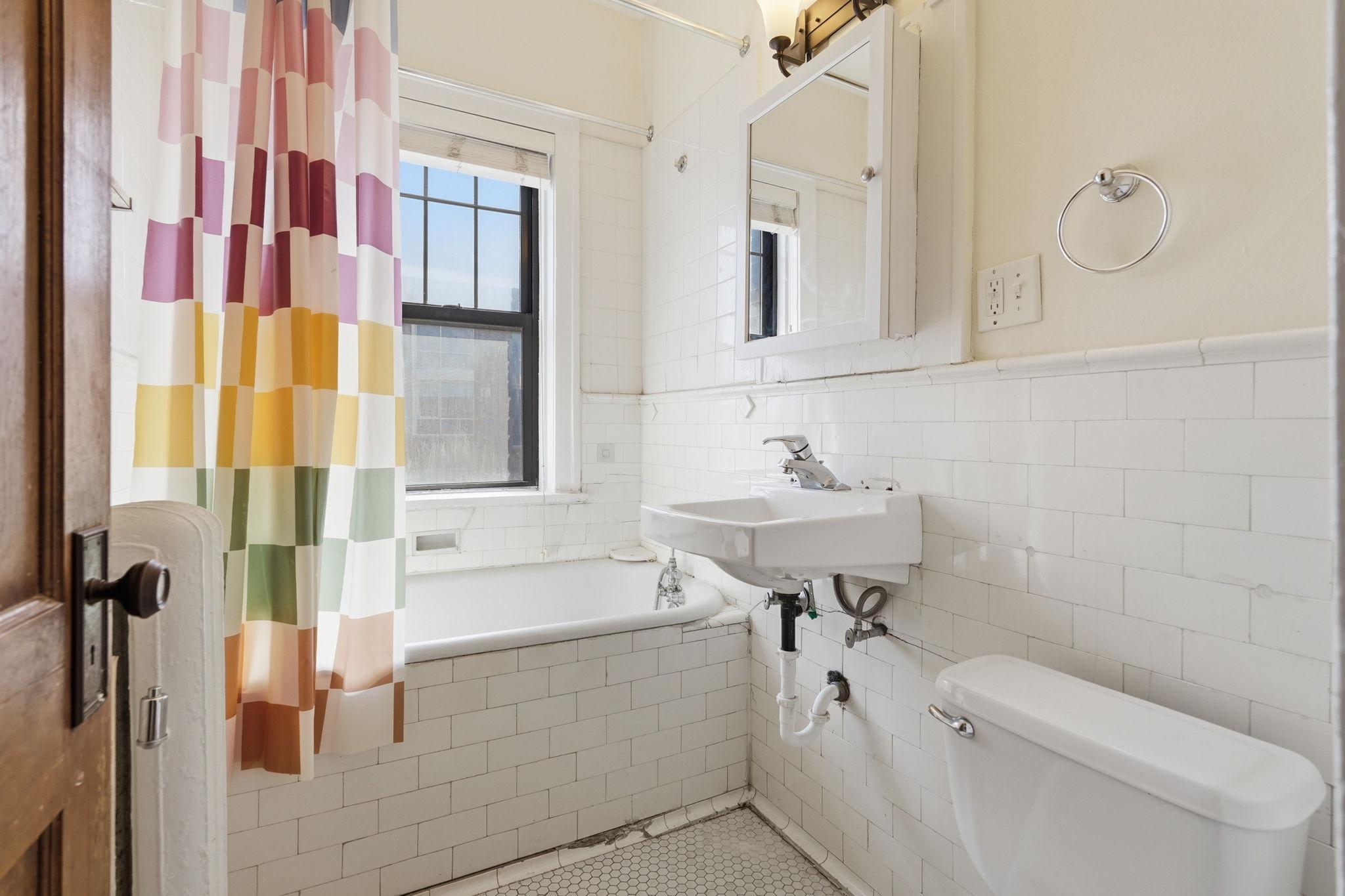 220 E 19th Street 208 Property Photo 12