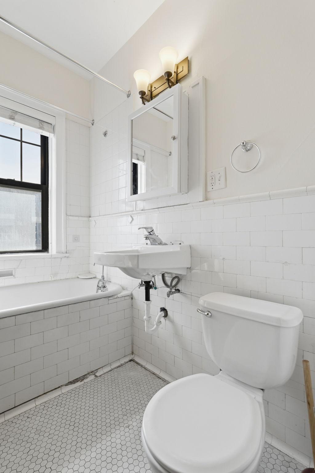 220 E 19th Street 208 Property Photo 13