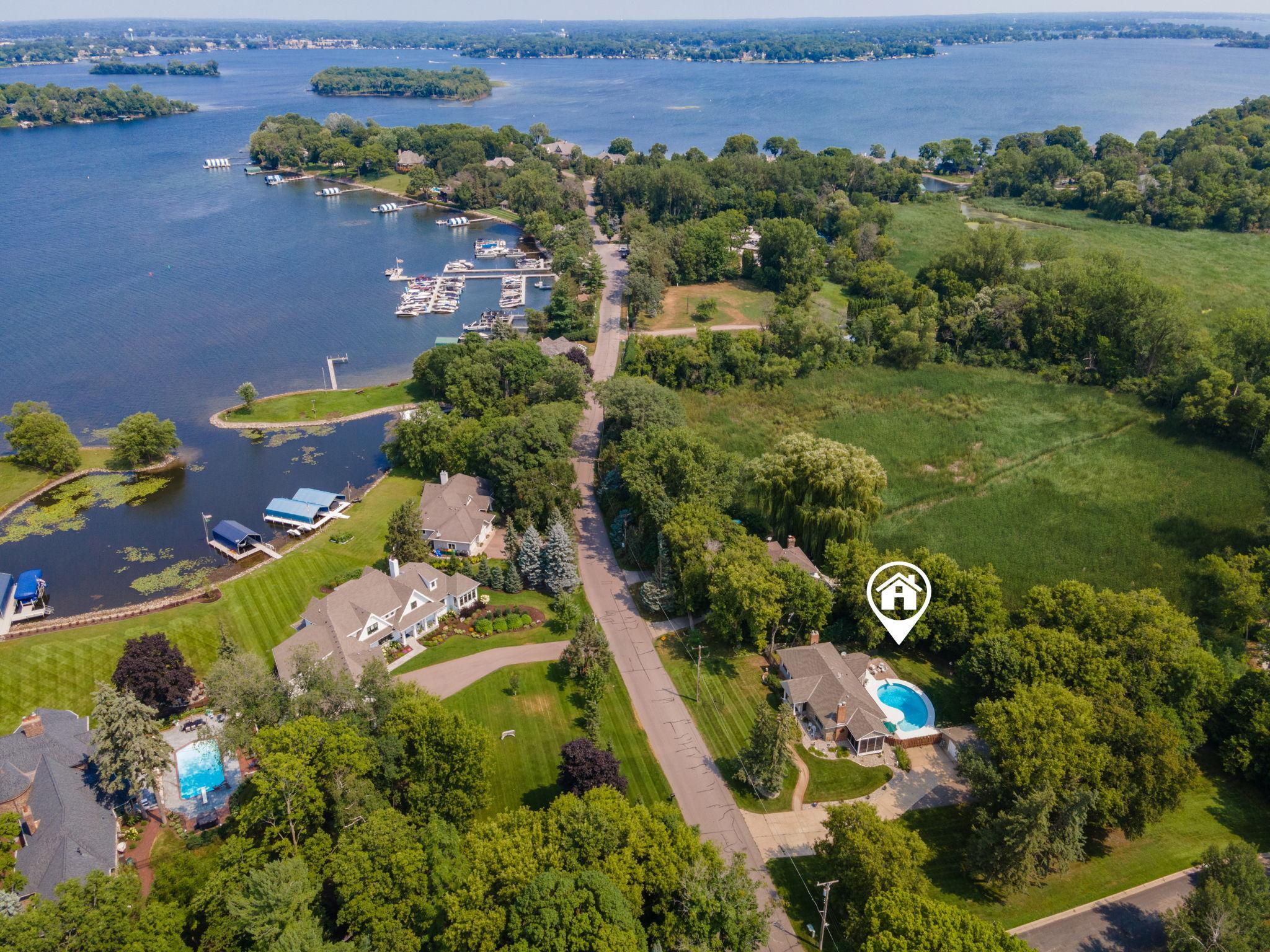 5565 Howards Point Road Property Photo 1