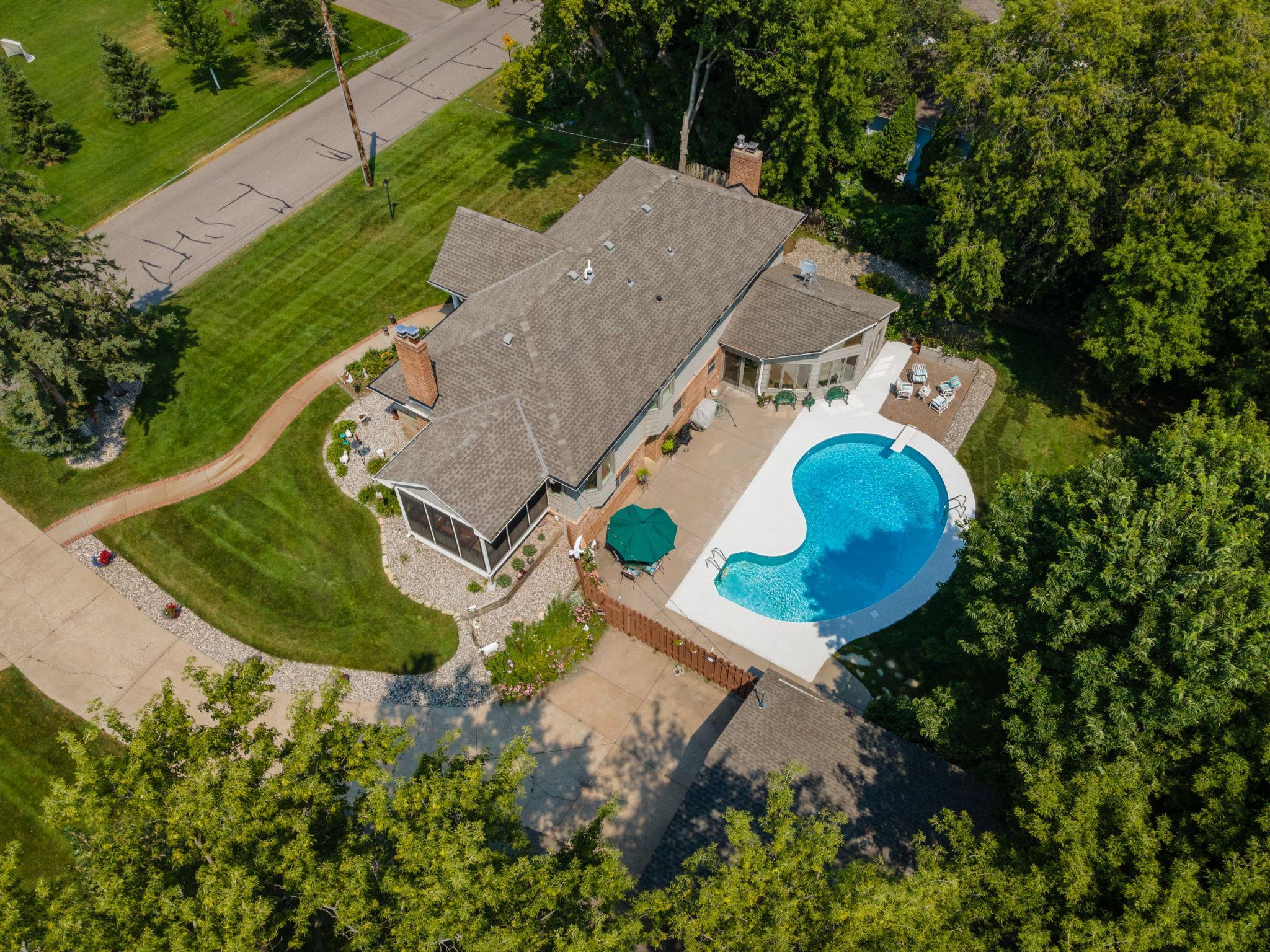 5565 Howards Point Road Property Photo 3