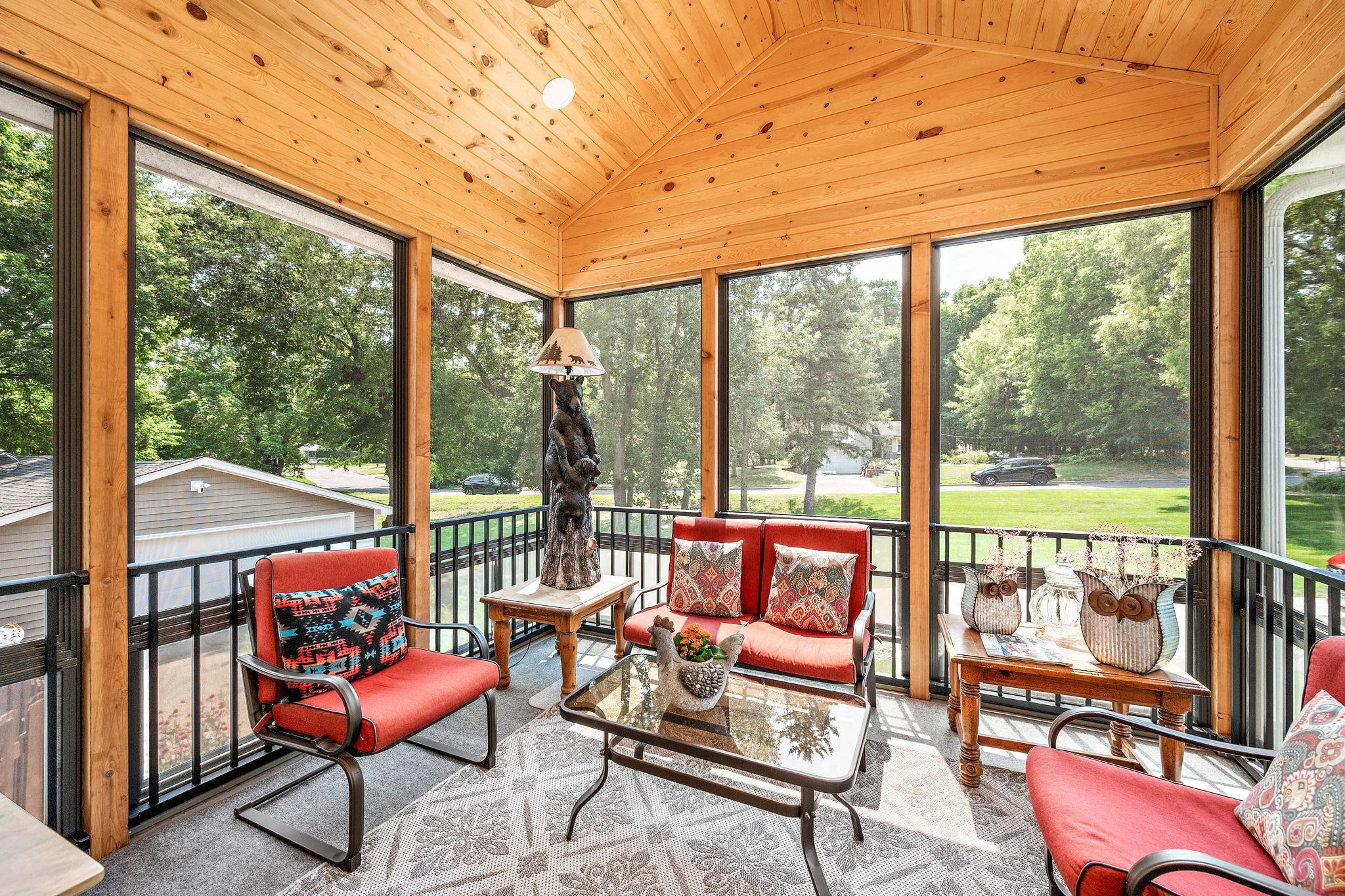 5565 Howards Point Road Property Photo 4