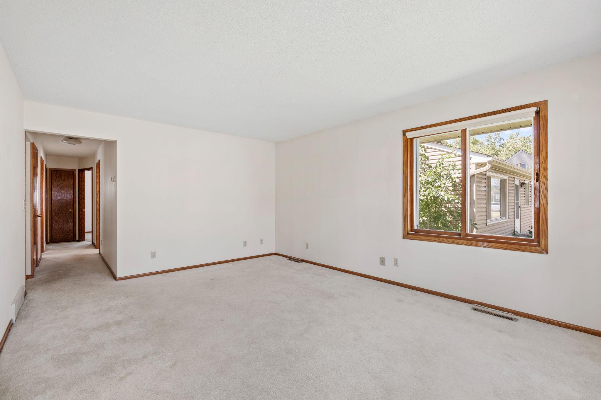 229 8th Avenue Se Property Photo 2