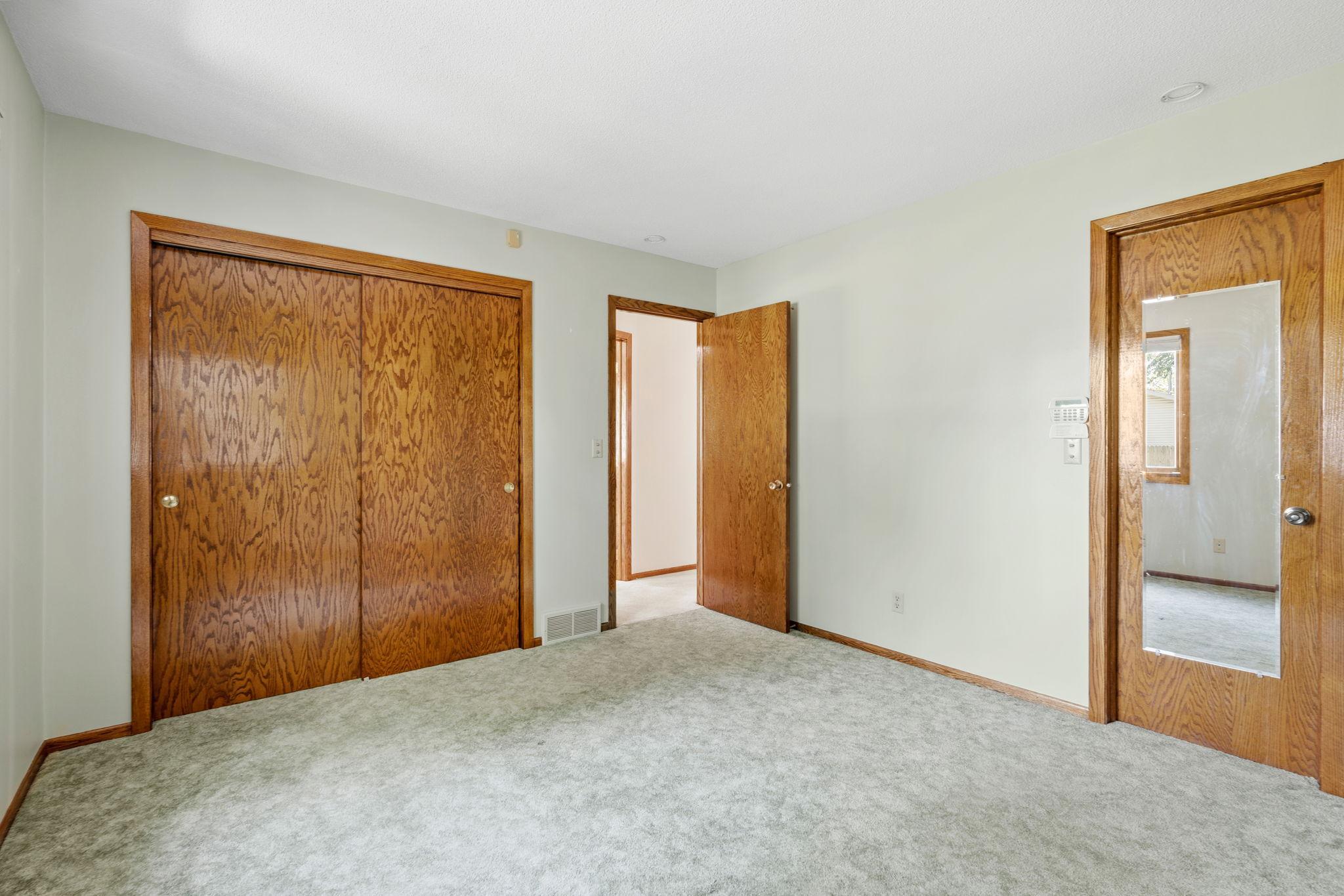 229 8th Avenue Se Property Photo 8